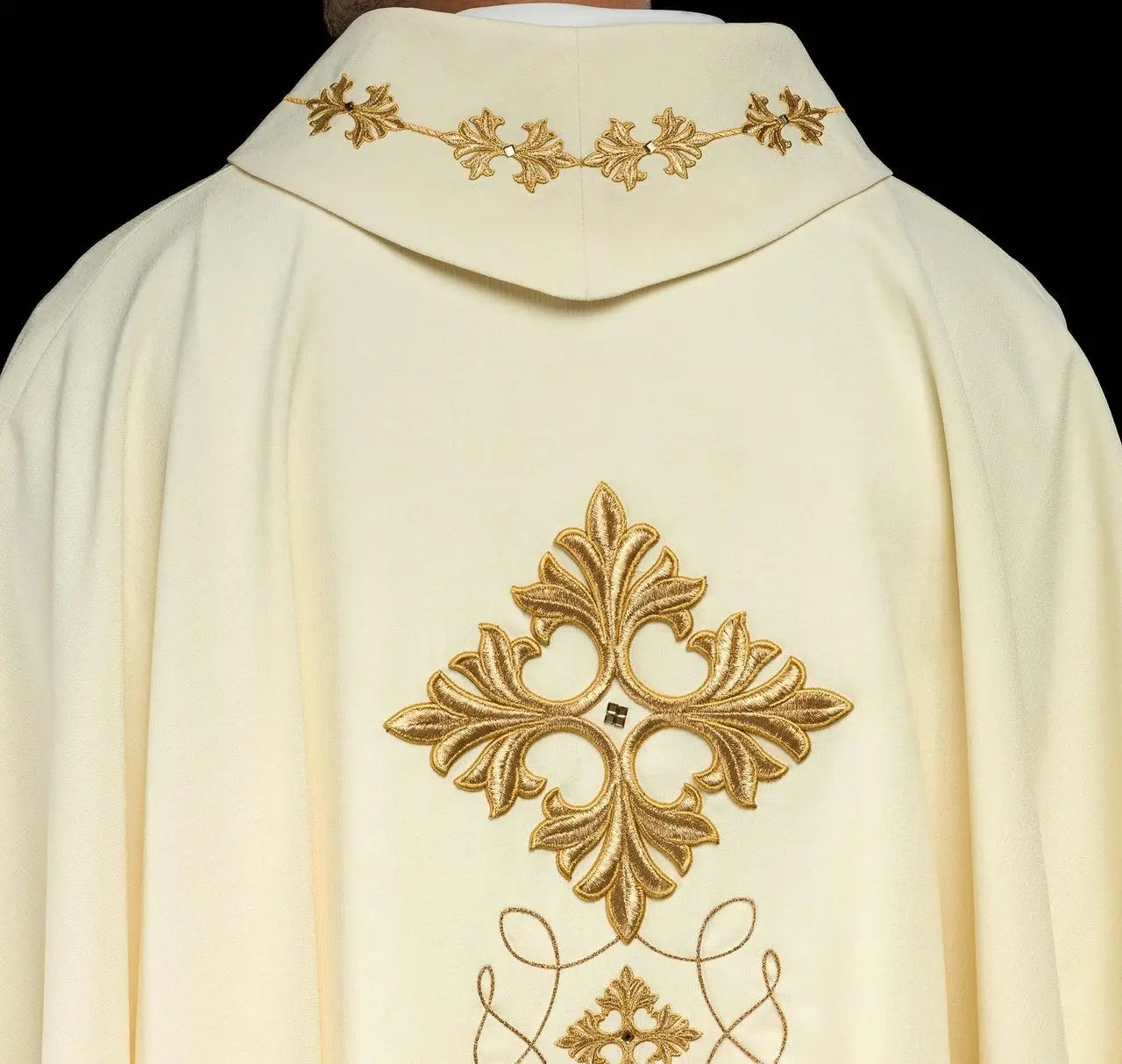 Chasuble richly embroidered with string decorated with stones