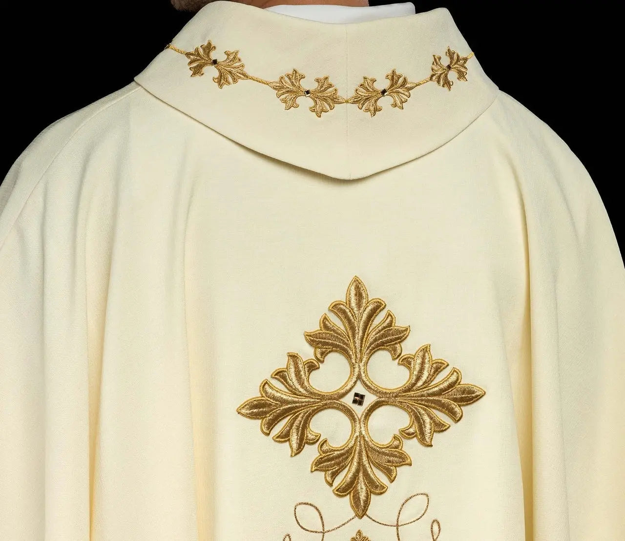 Chasuble richly embroidered with string decorated with stones