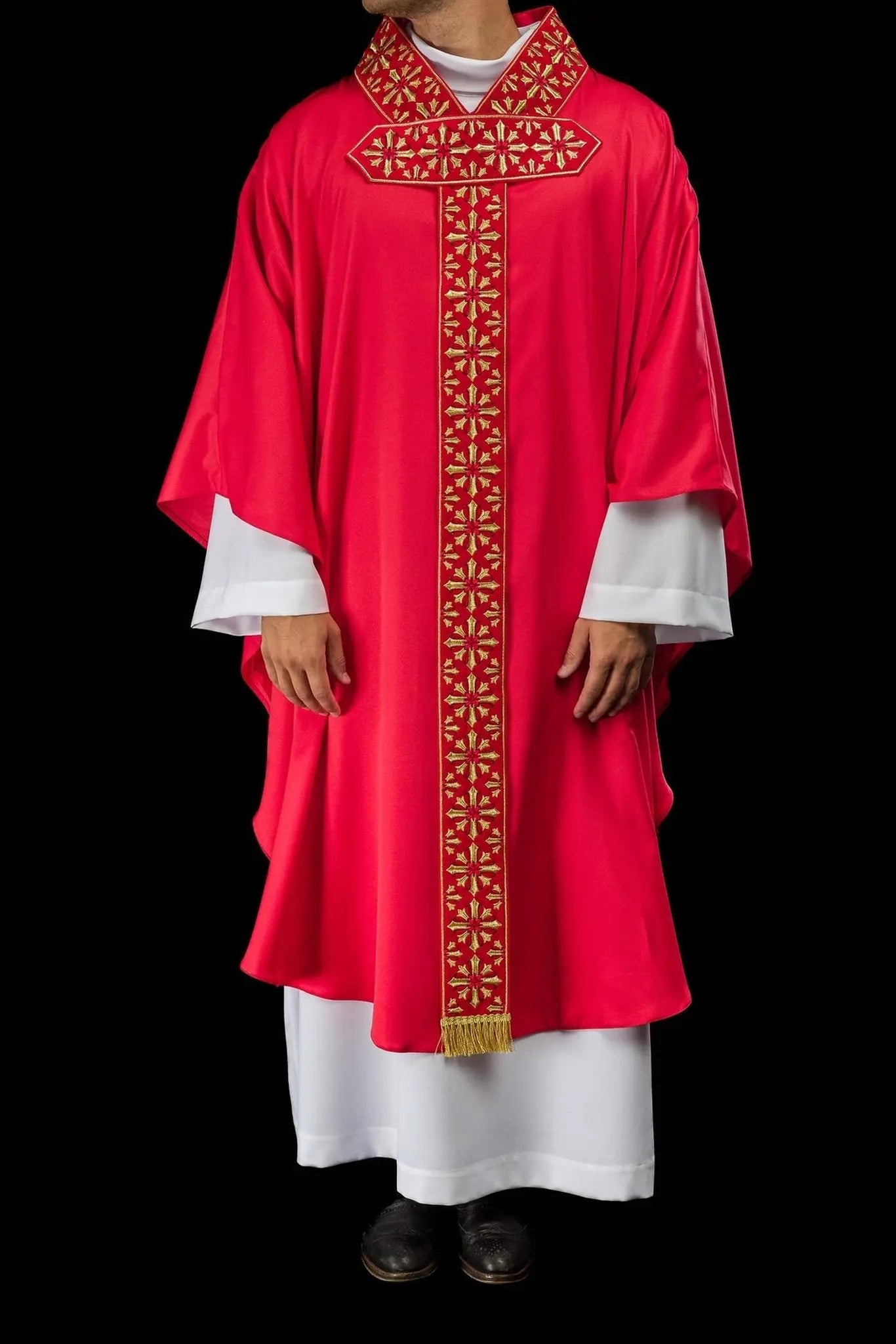 Chasuble avec broderie rouge brillante