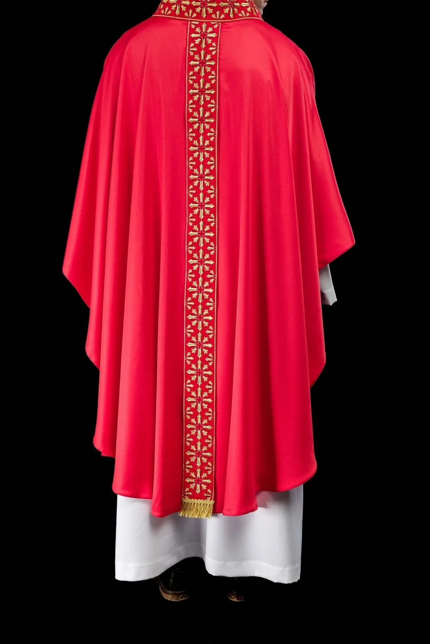 Chasuble avec broderie rouge brillante