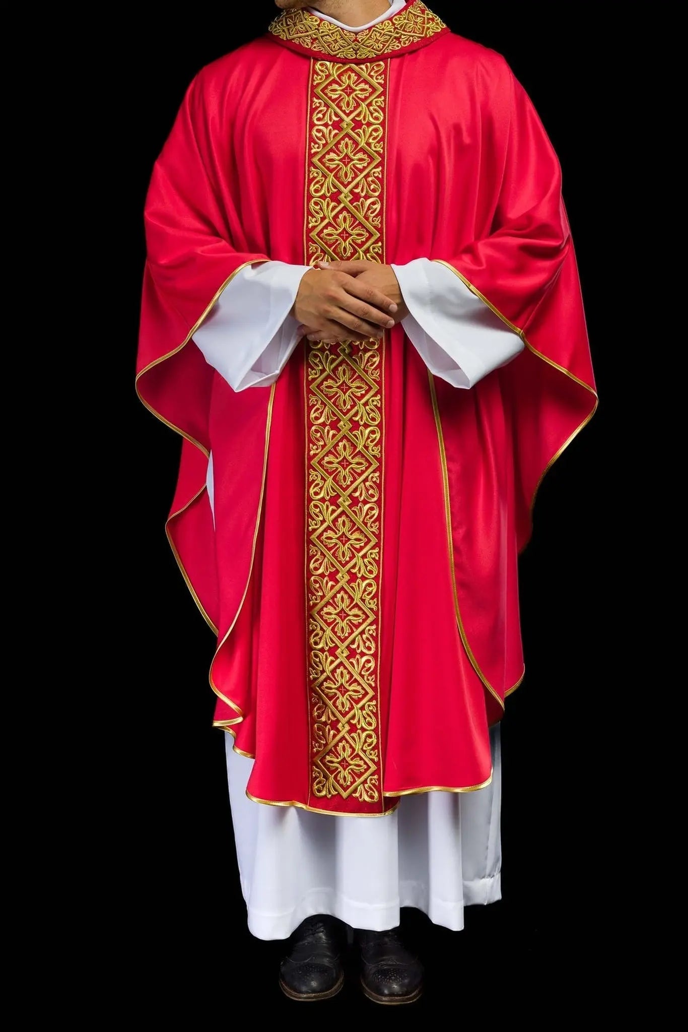 Chasuble richly embroidered floral motif with crosses Red