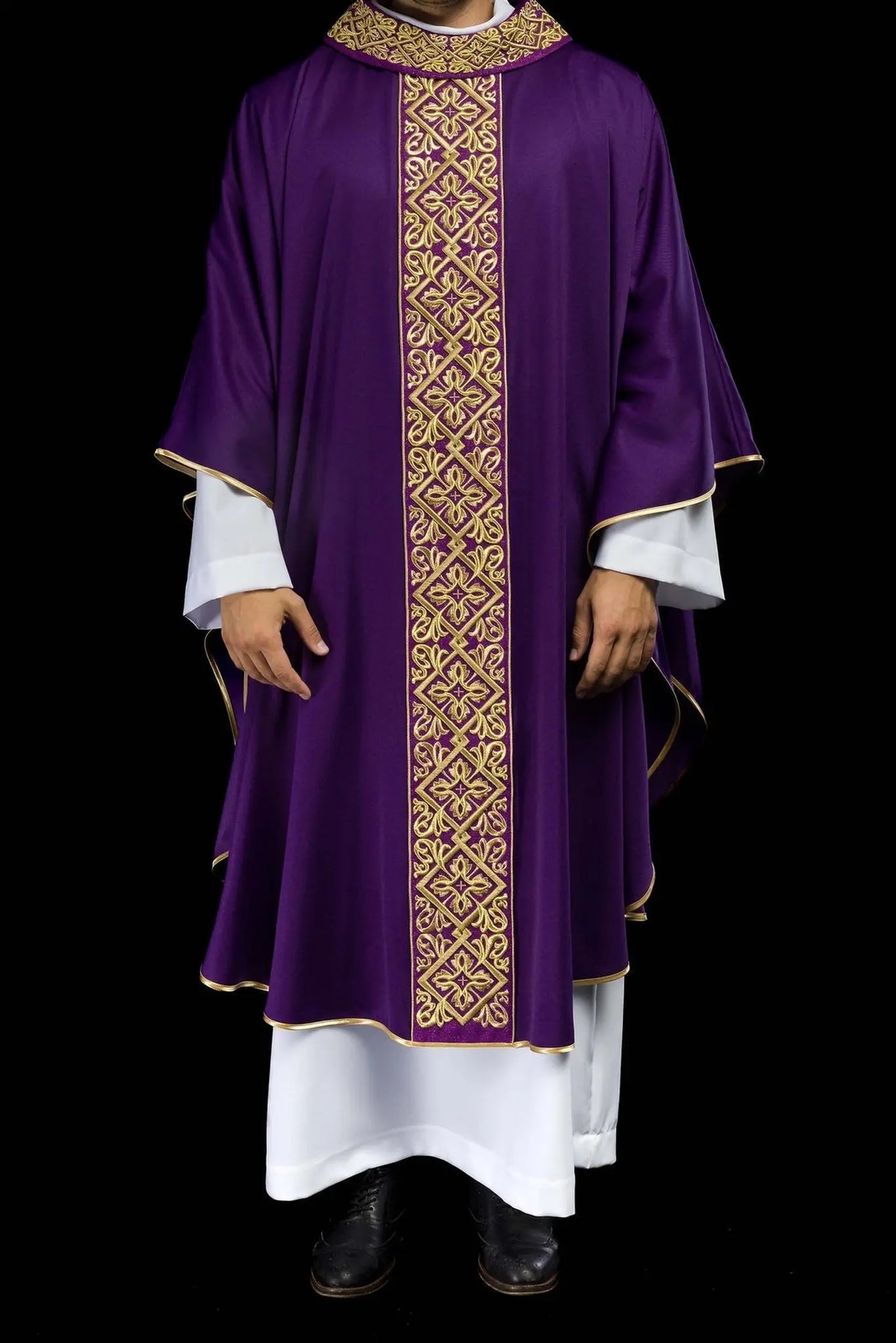 Chasuble richement brodée Violet