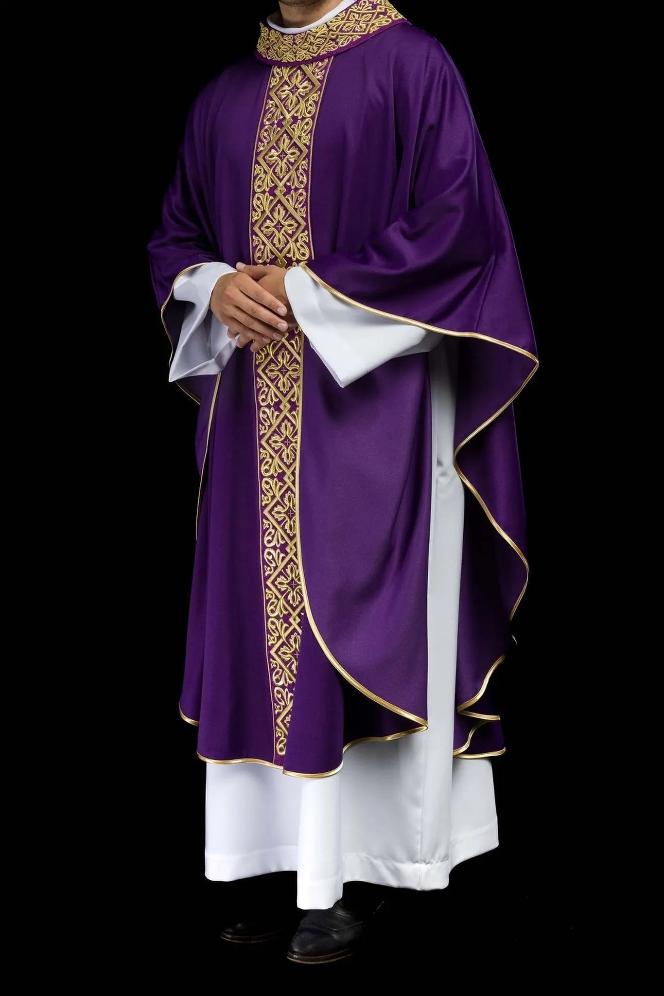 Chasuble richly embroidered Purple