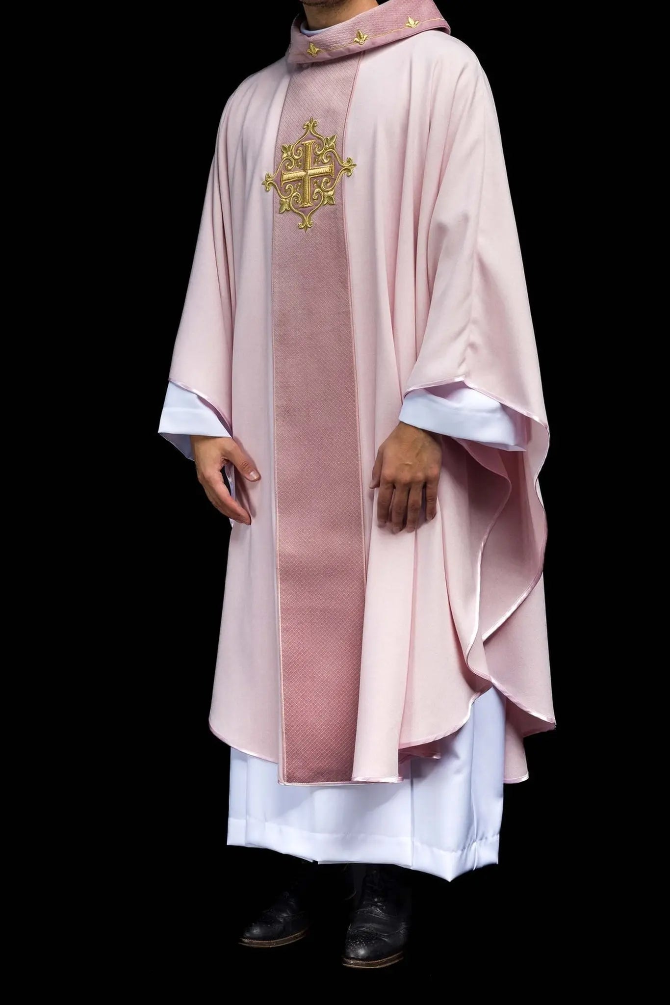 Chasuble embroidered on velvet with the symbol Cross Pink