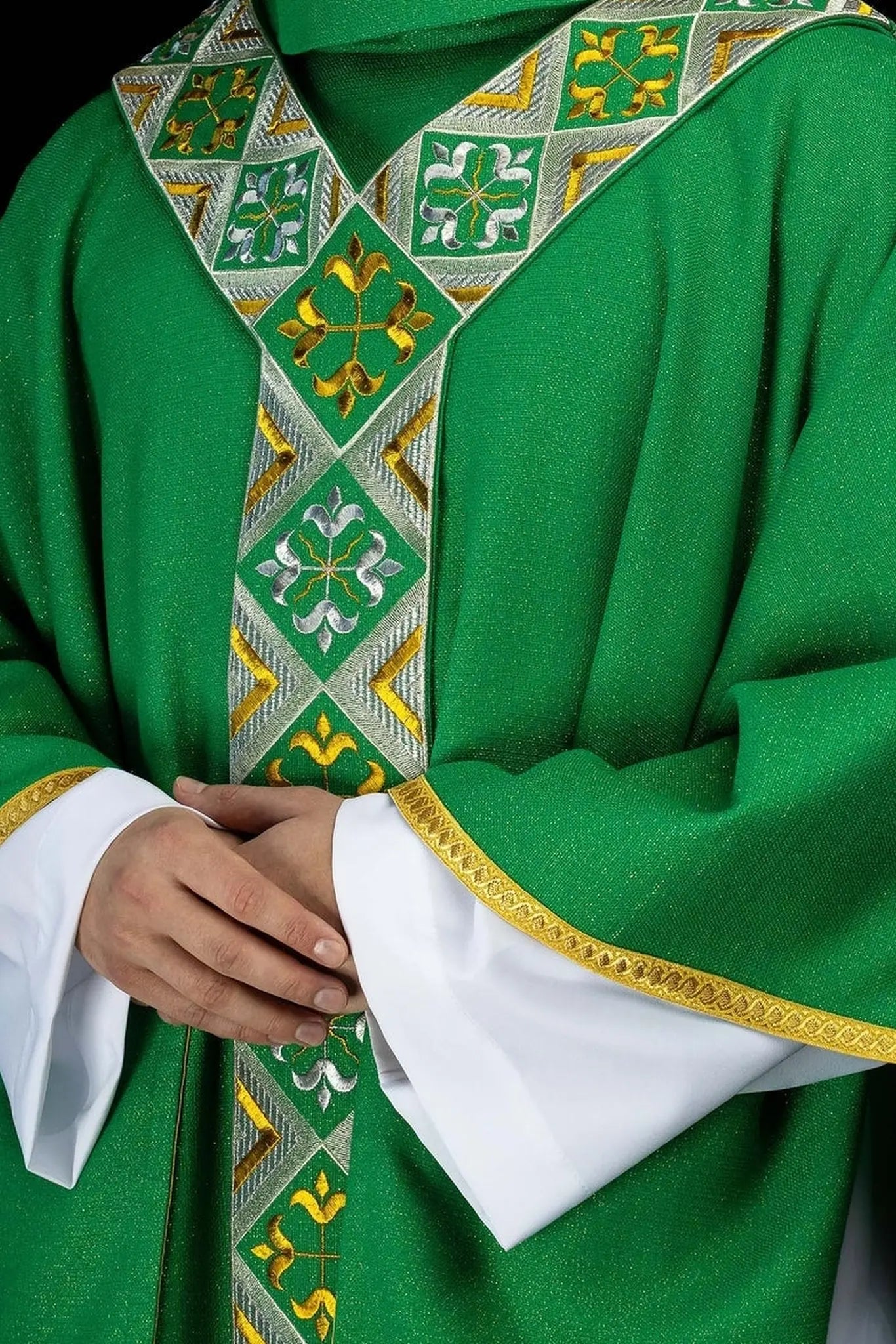 Ensemble de chasuble verte avec orphrey brodé