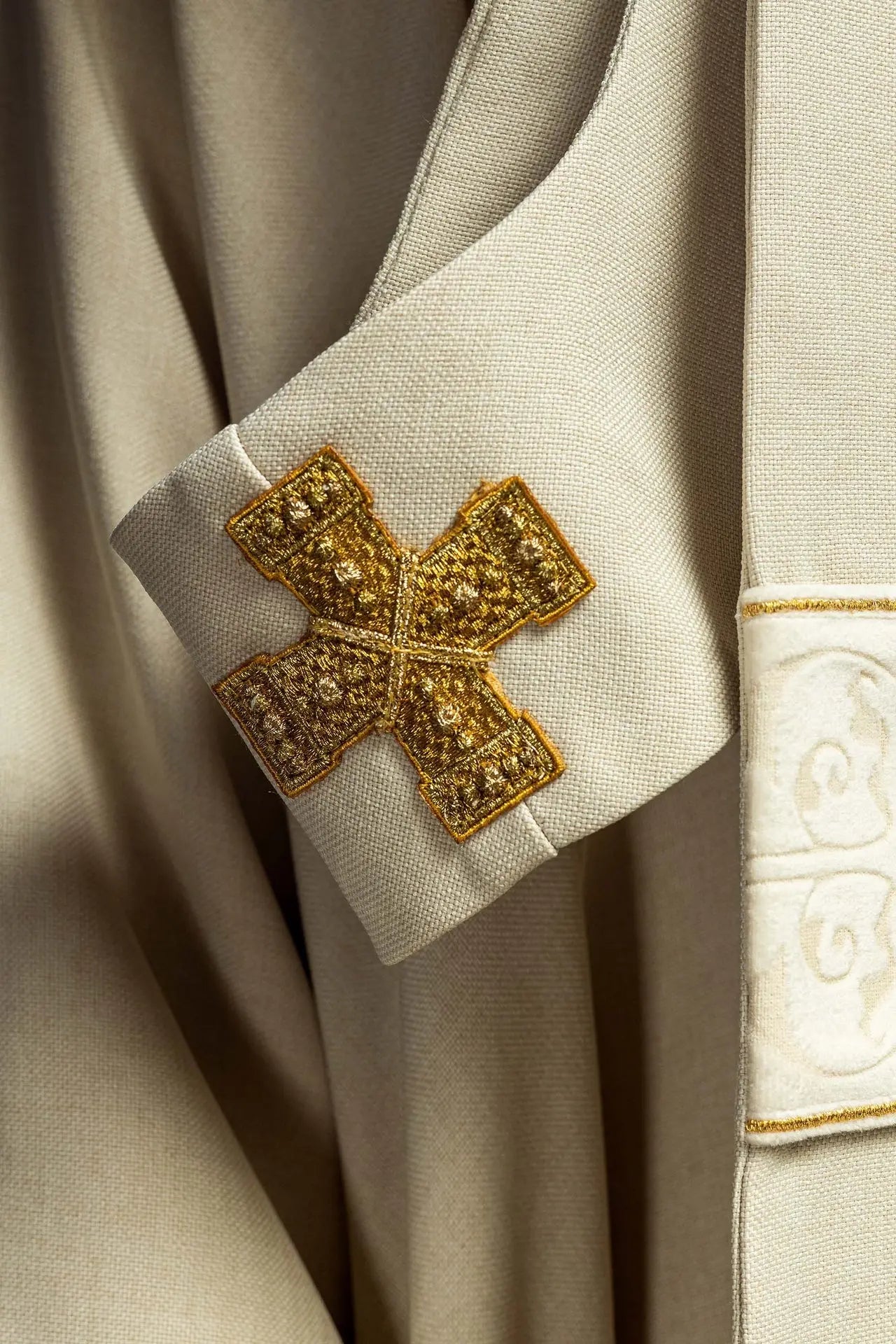 Chasuble in ecru color with an embroidered band and collar decorated with crosses
