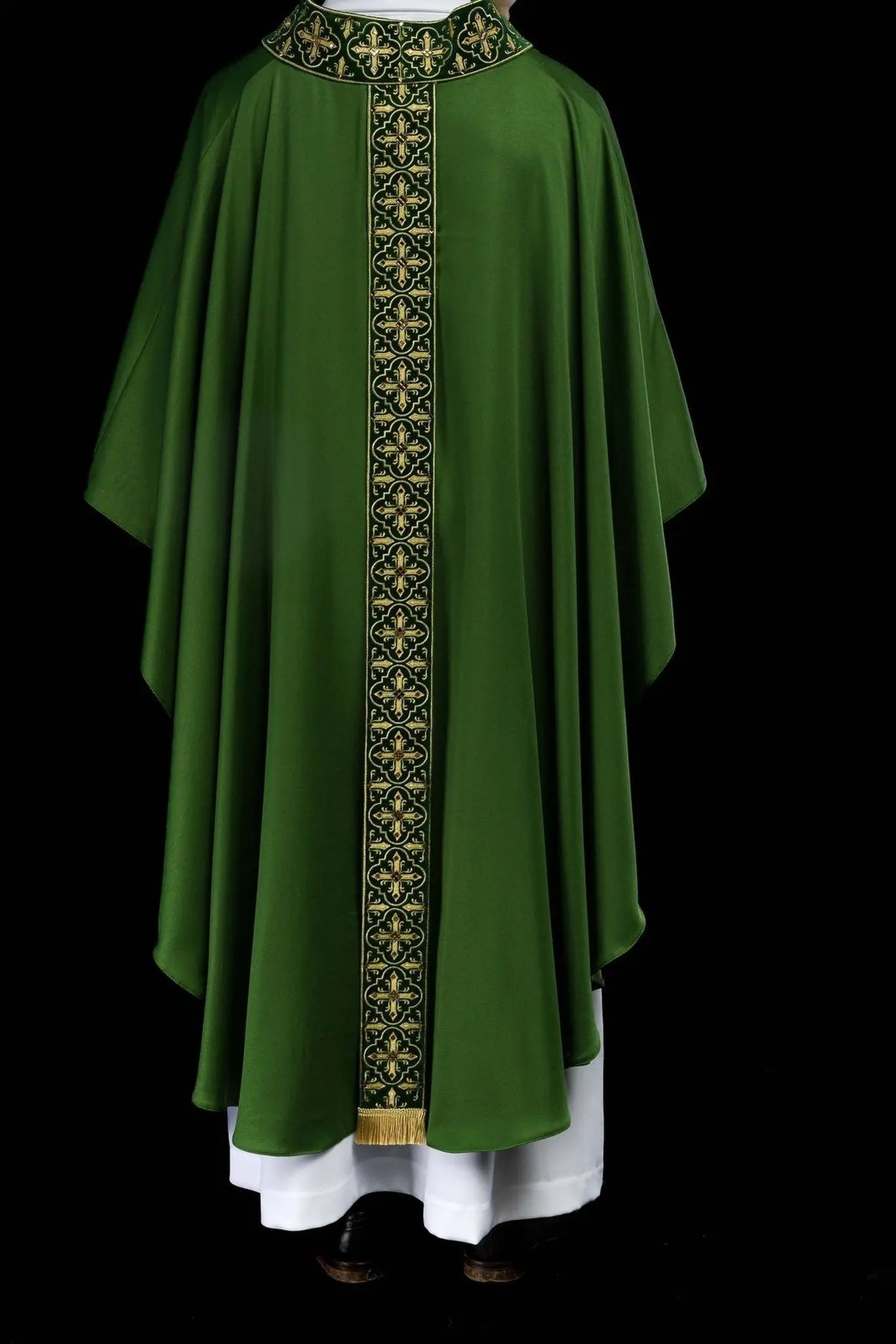 Green chasuble decorated with 500 stones with narrow band
