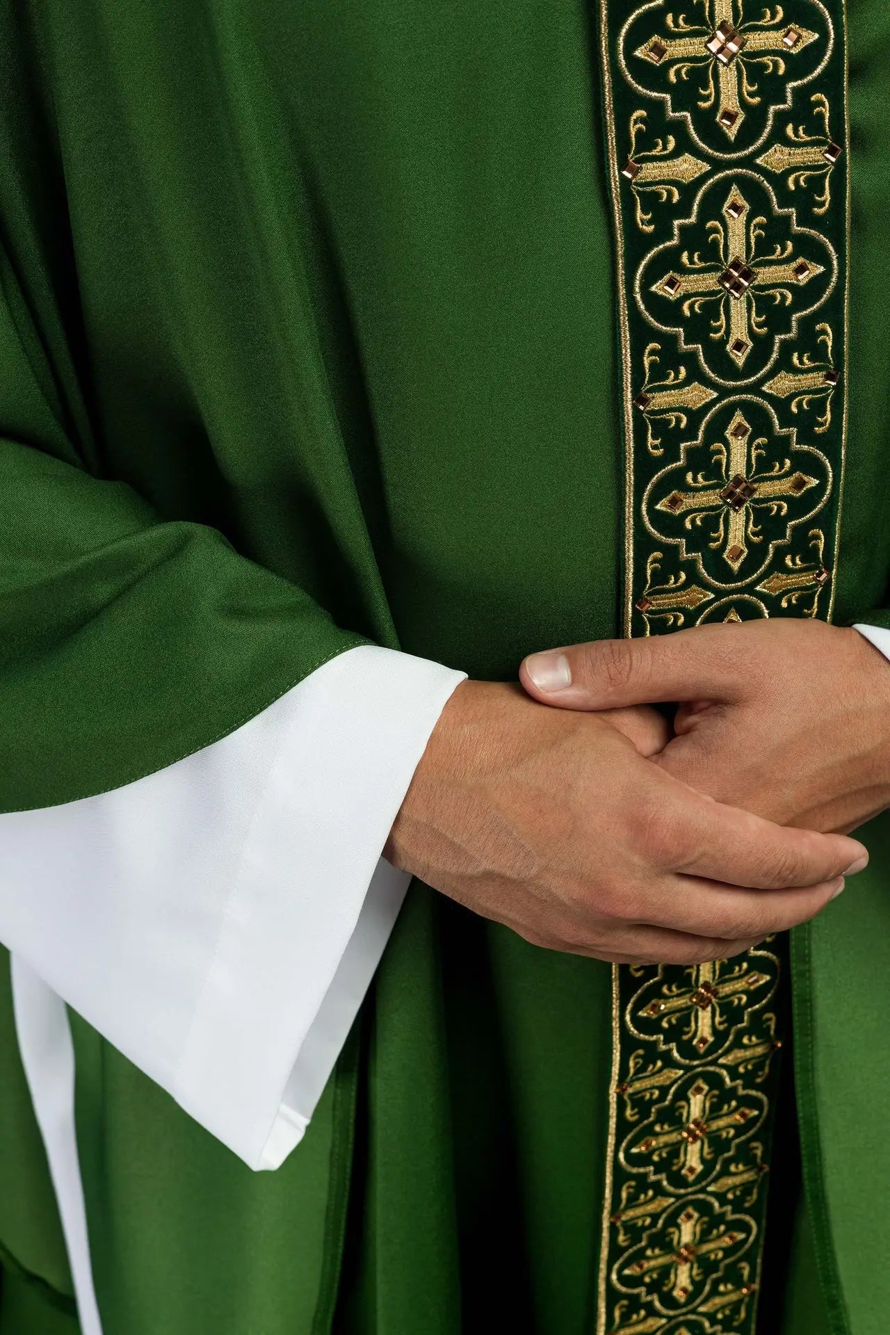 Green chasuble decorated with 500 stones with narrow band