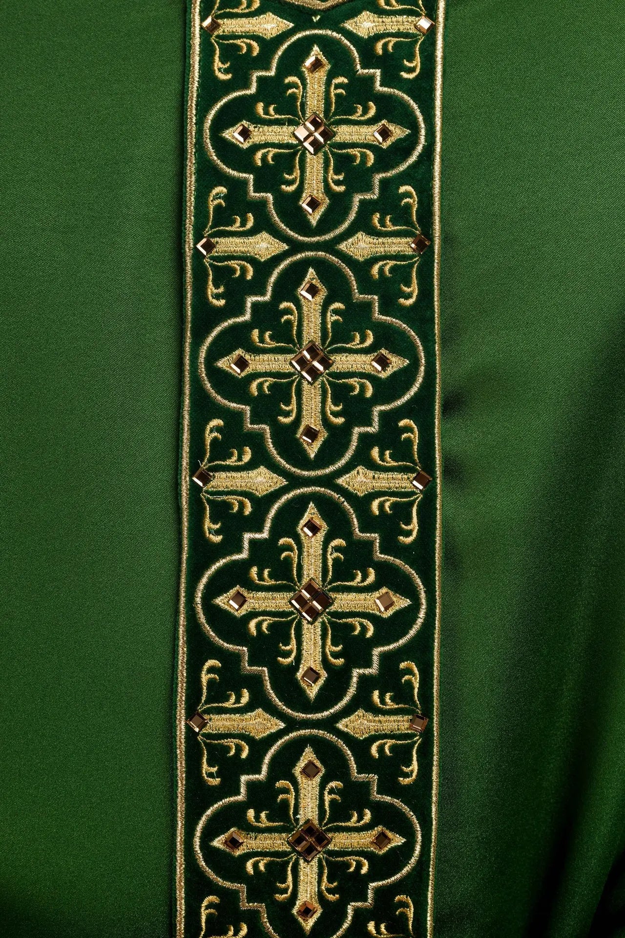 Green chasuble decorated with 500 stones with narrow band