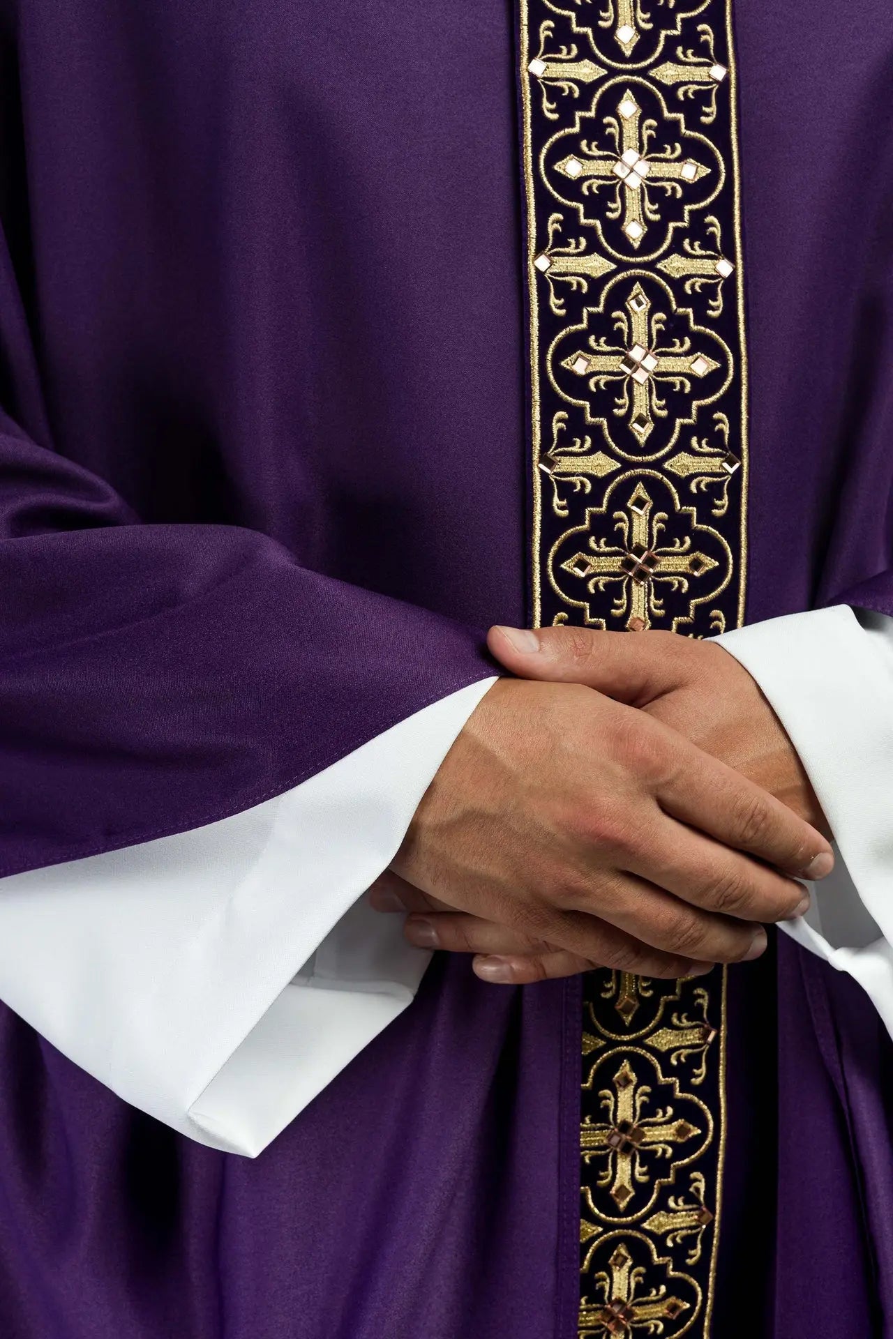 Purple chasuble decorated with 500 stones with narrow band