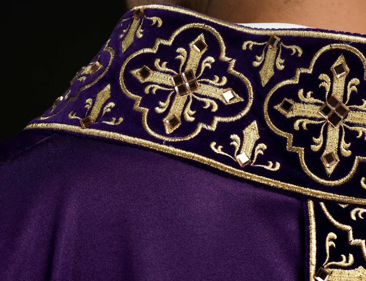 Purple chasuble decorated with 500 stones with narrow band