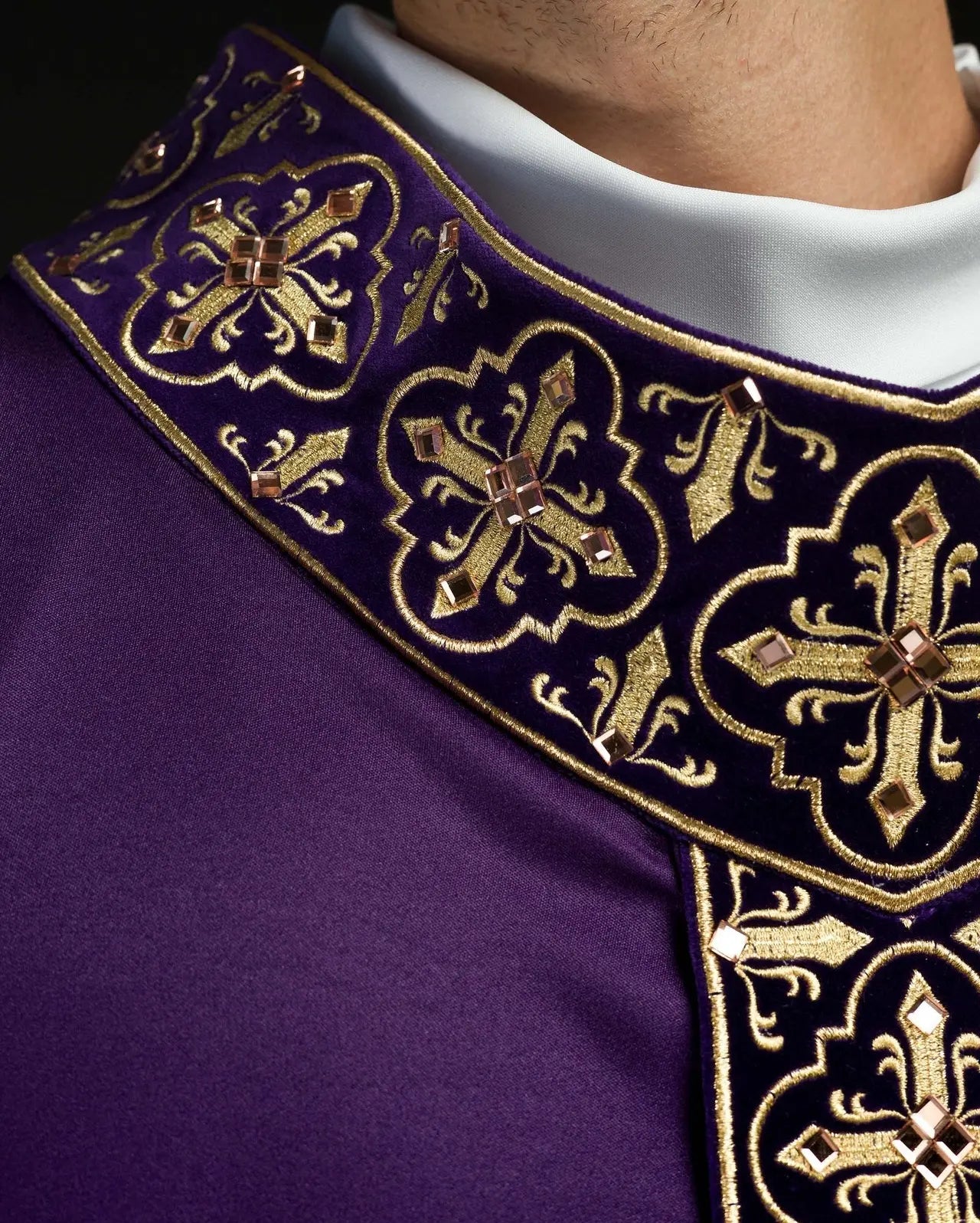 Purple chasuble decorated with 500 stones with narrow band