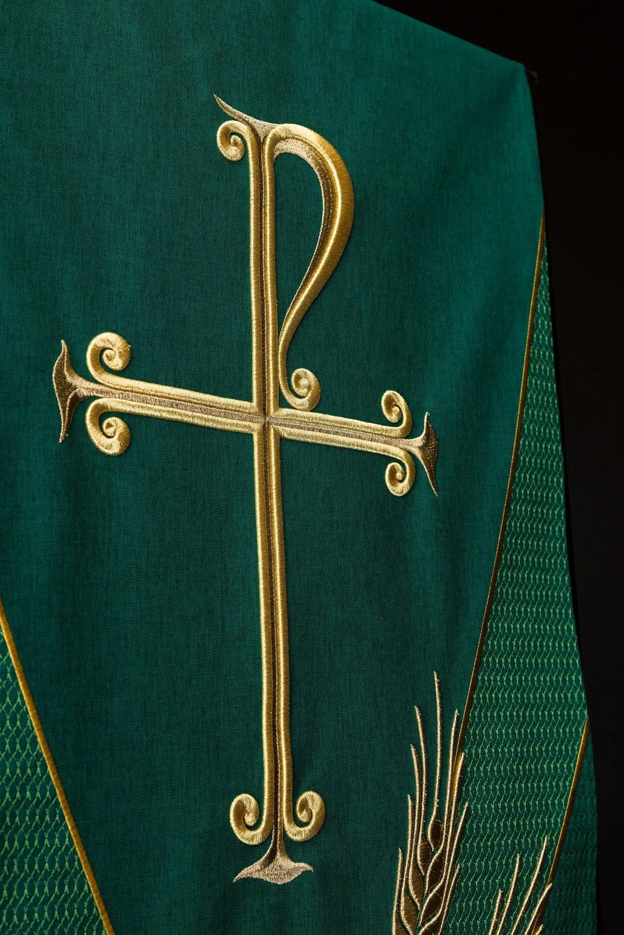 Housse de lutrin verte avec symbole PAX et broderie de blé