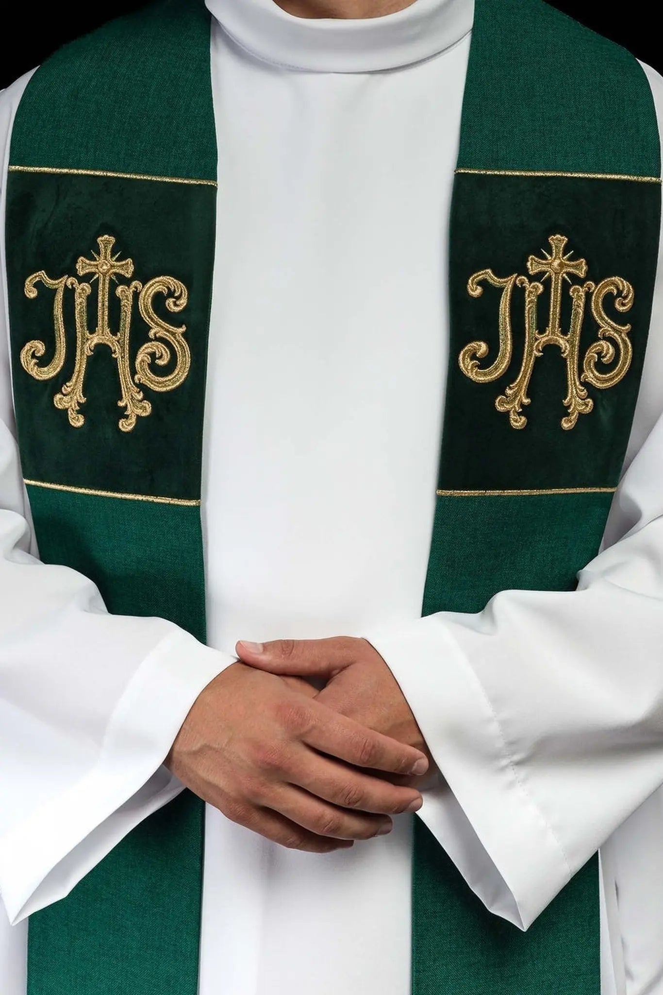 Étole en velours vert avec motif IHS brodé