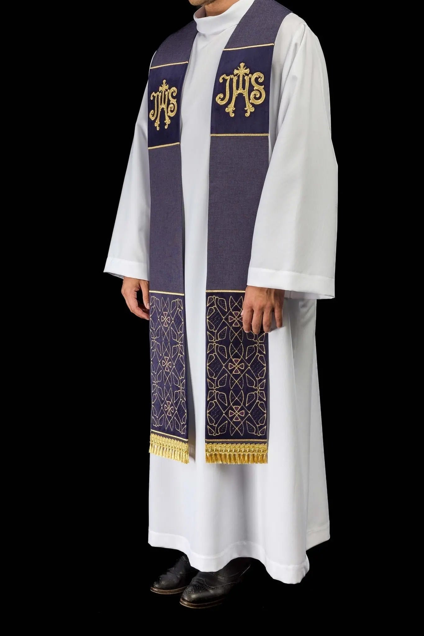 Étole brodée en velours violet avec motif IHS