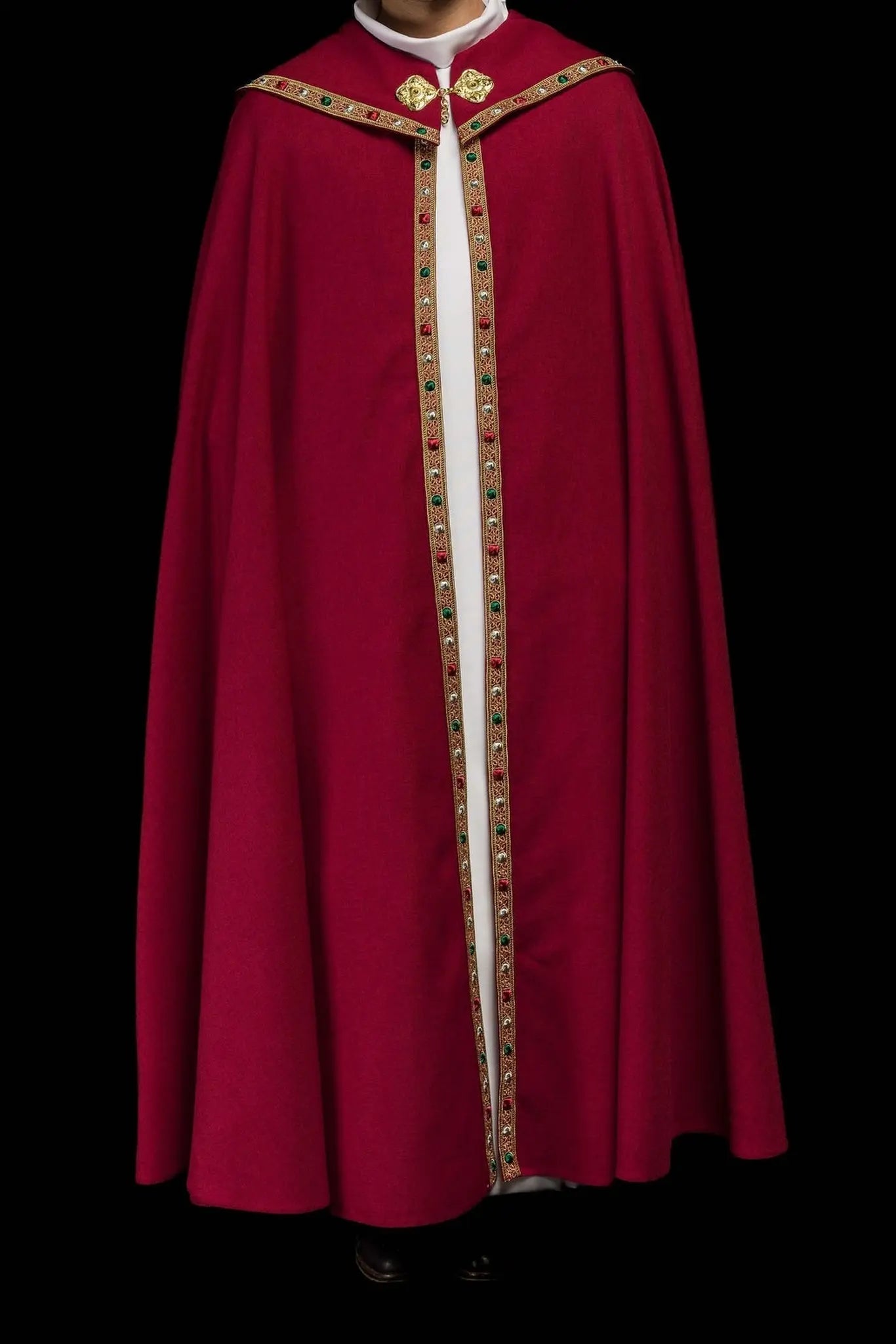 Cape liturgique rouge avec IHS doré