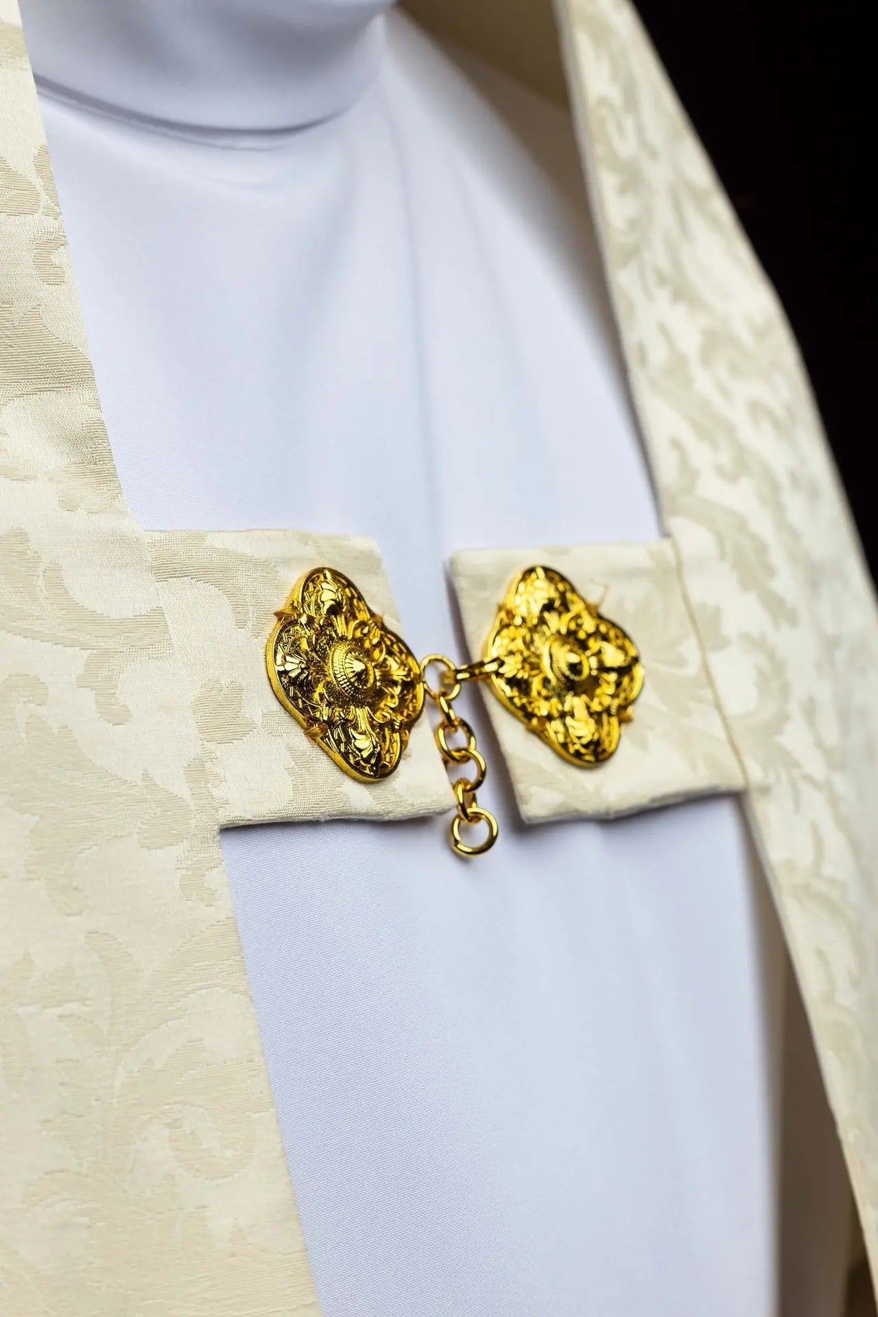 Voile huméral écru avec broderie de l'Agneau pascal
