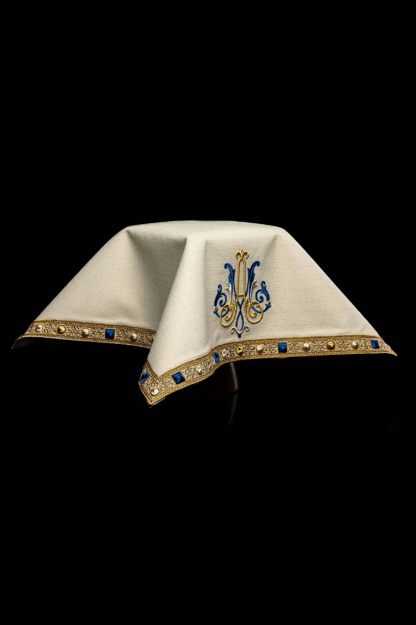 Ecru chalice veil with Marian embroidery in gold, blue, and silver, featuring a decorative gold trim with blue and pearl-like details.