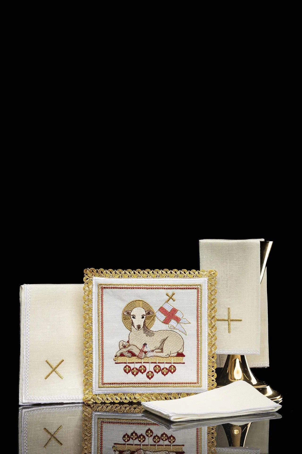 Ensemble de linge de calice avec motif d'agneau