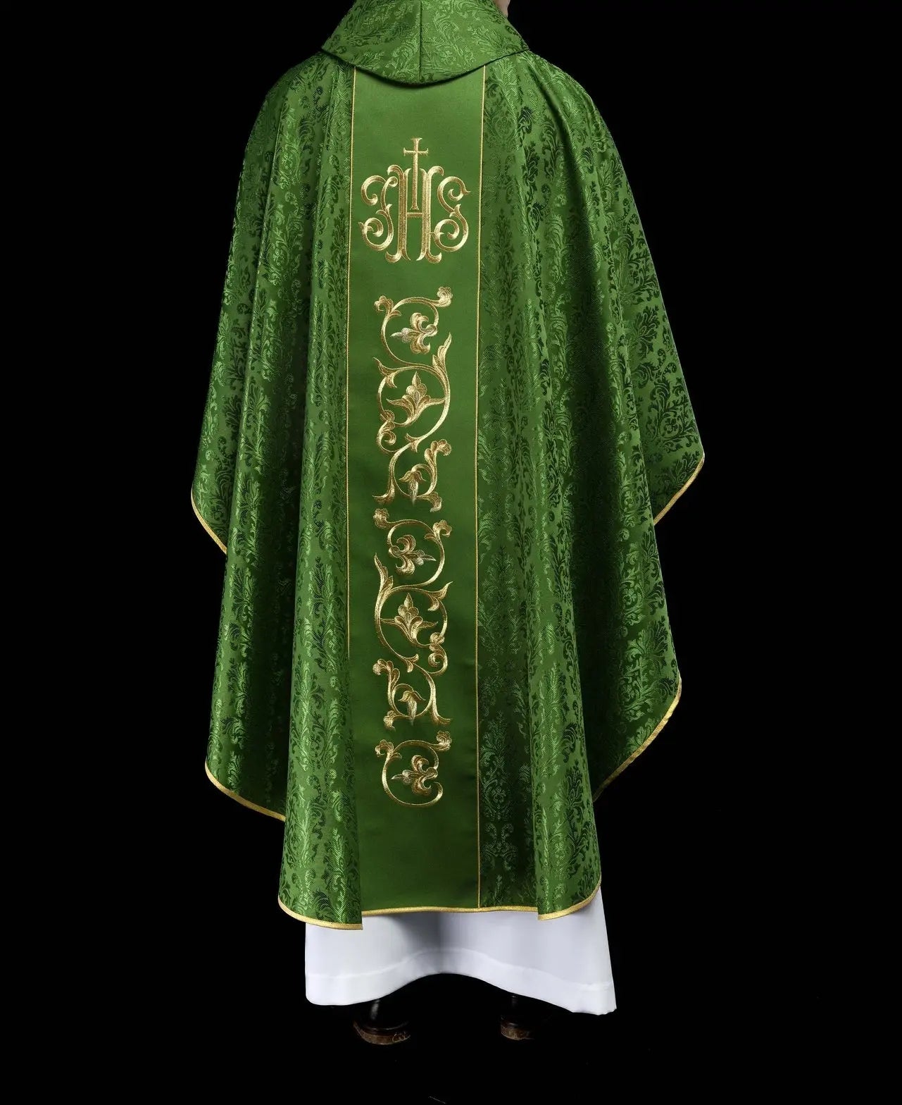 Chasuble liturgique verte avec ceinture IHS richement décorée