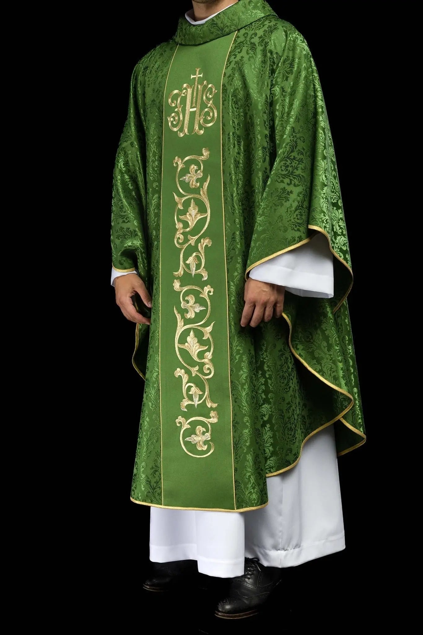 Chasuble liturgique verte avec ceinture IHS richement décorée