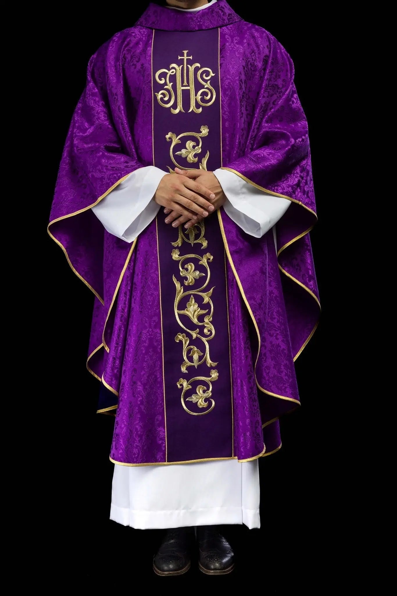 Chasuble liturgique violette avec ceinture IHS richement décorée