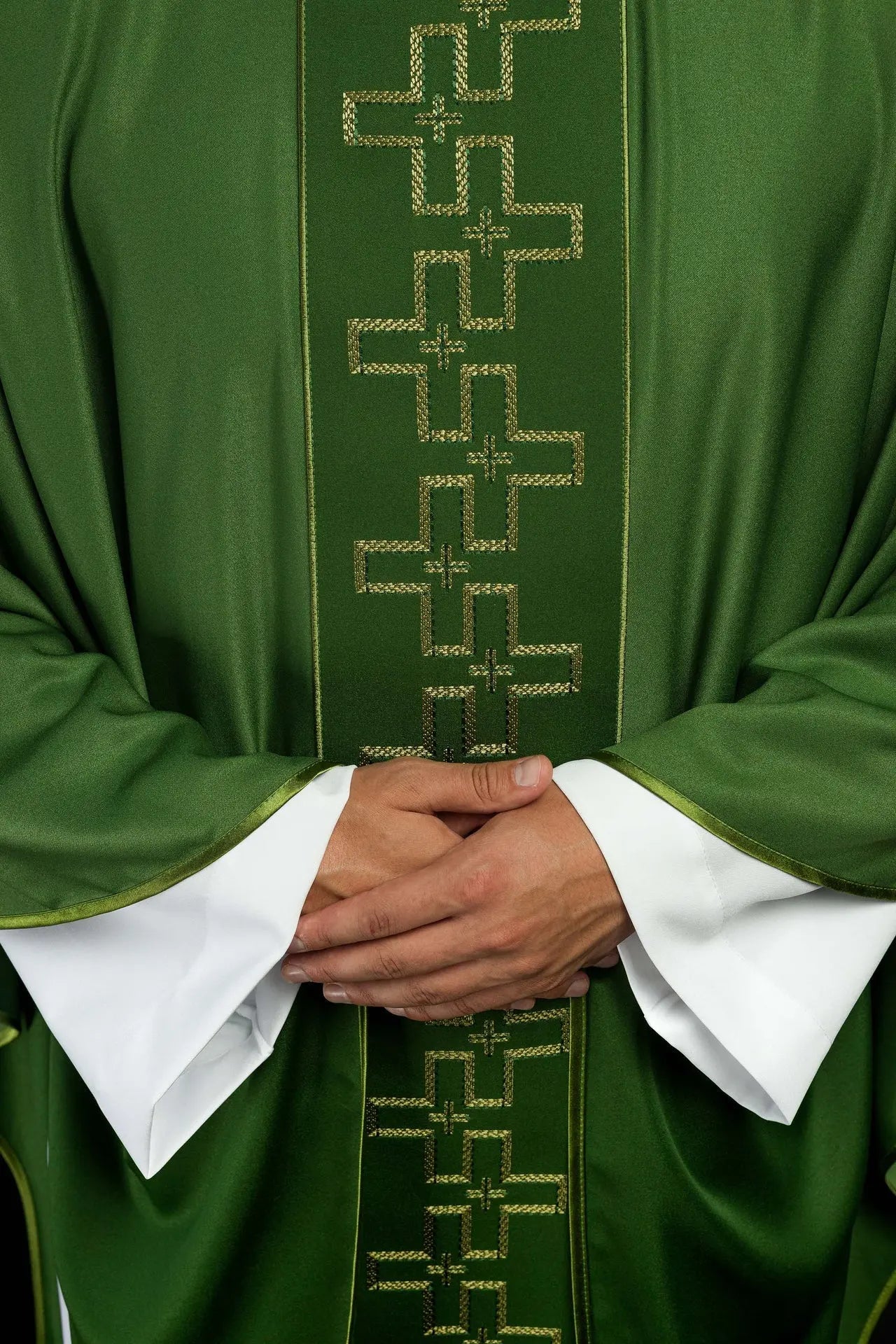 Chasuble with richly embroidered belt in cross embroidery in green