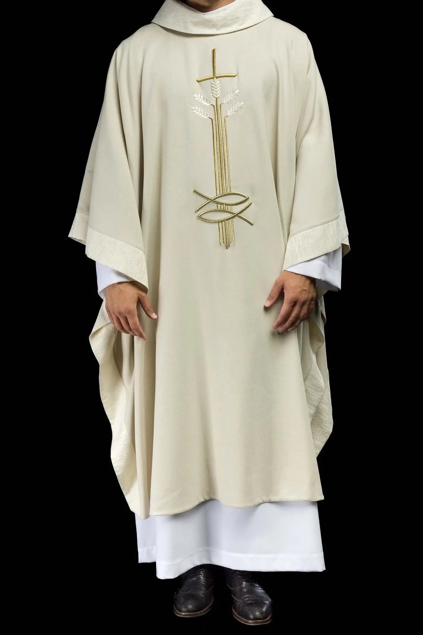 Chasuble avec motif de croix, oreilles et poisson