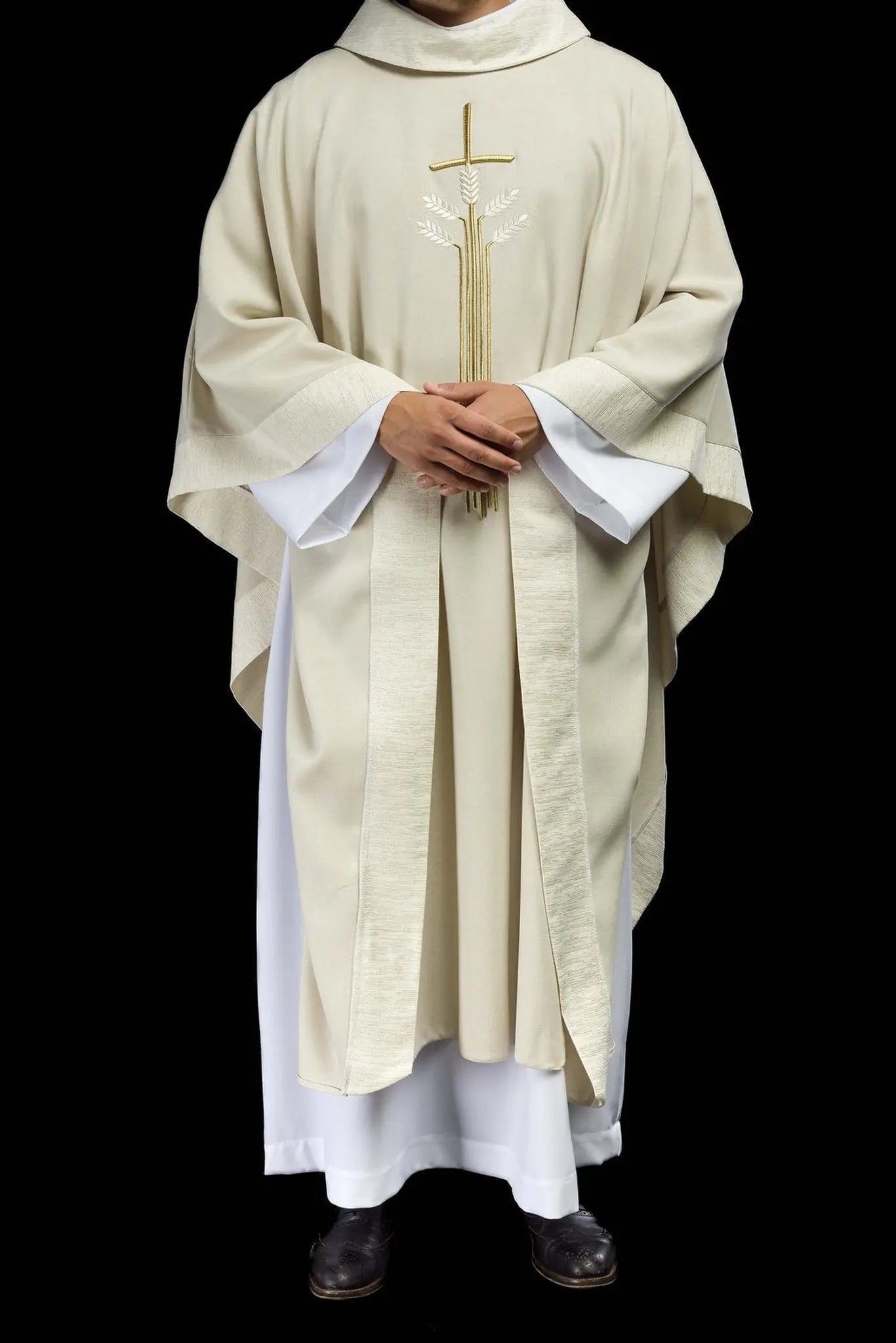 Chasuble with motif of cross, ears and fish