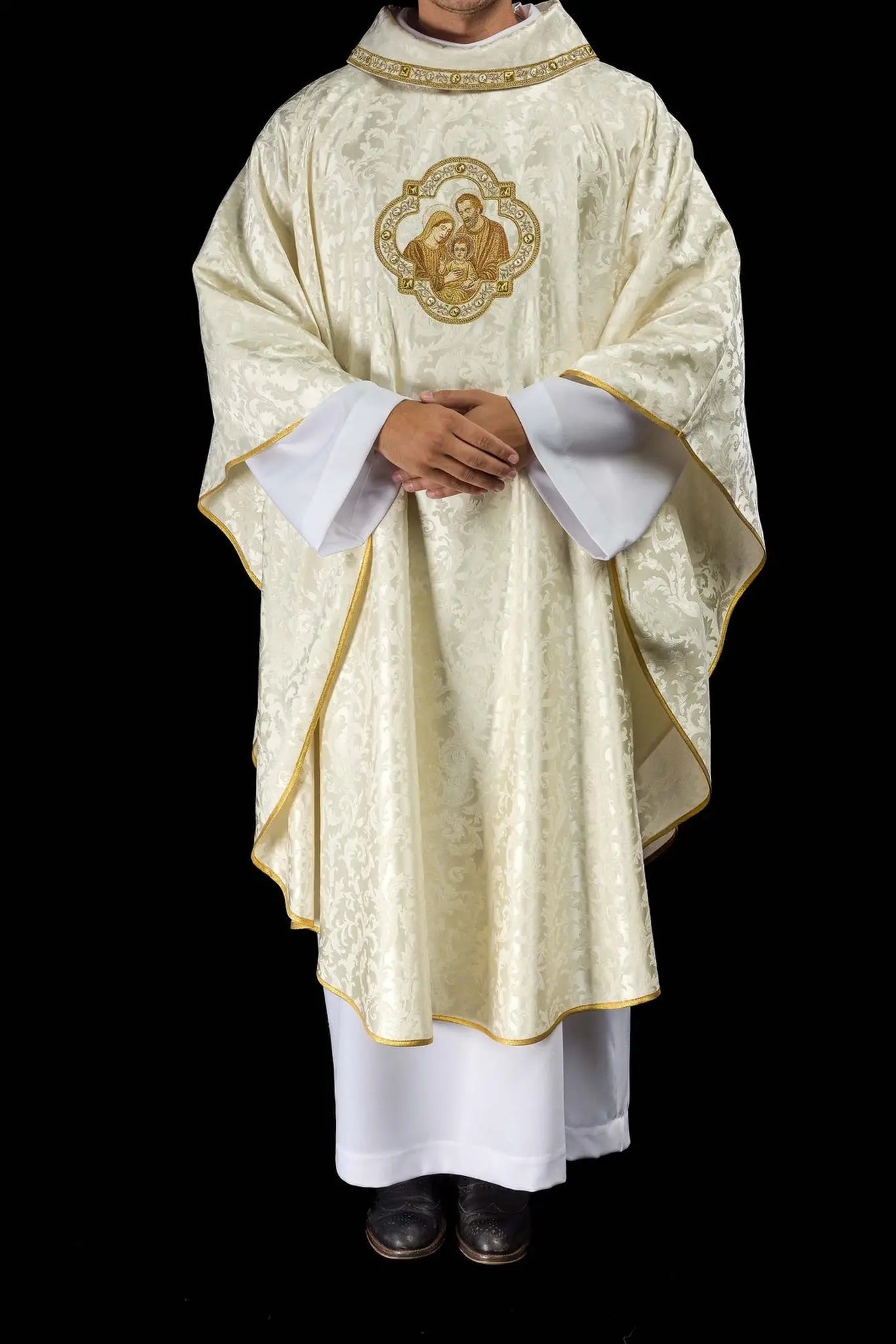Chasuble de Noël brodée avec l'image de la Sainte Famille