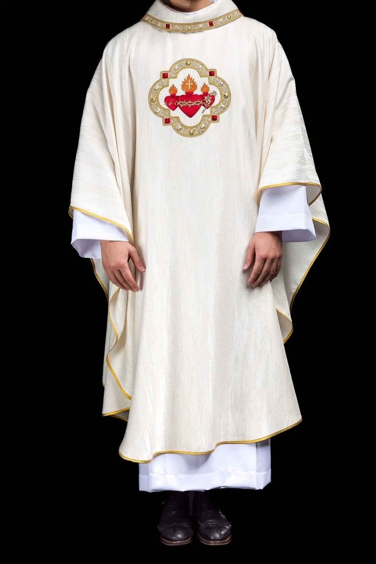 Embroidered chasuble with the image of the Three Hearts