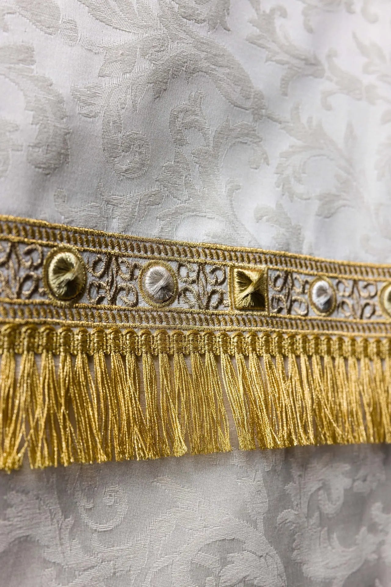 Housse de lutrin écrue avec broderie de l'Agneau pascal