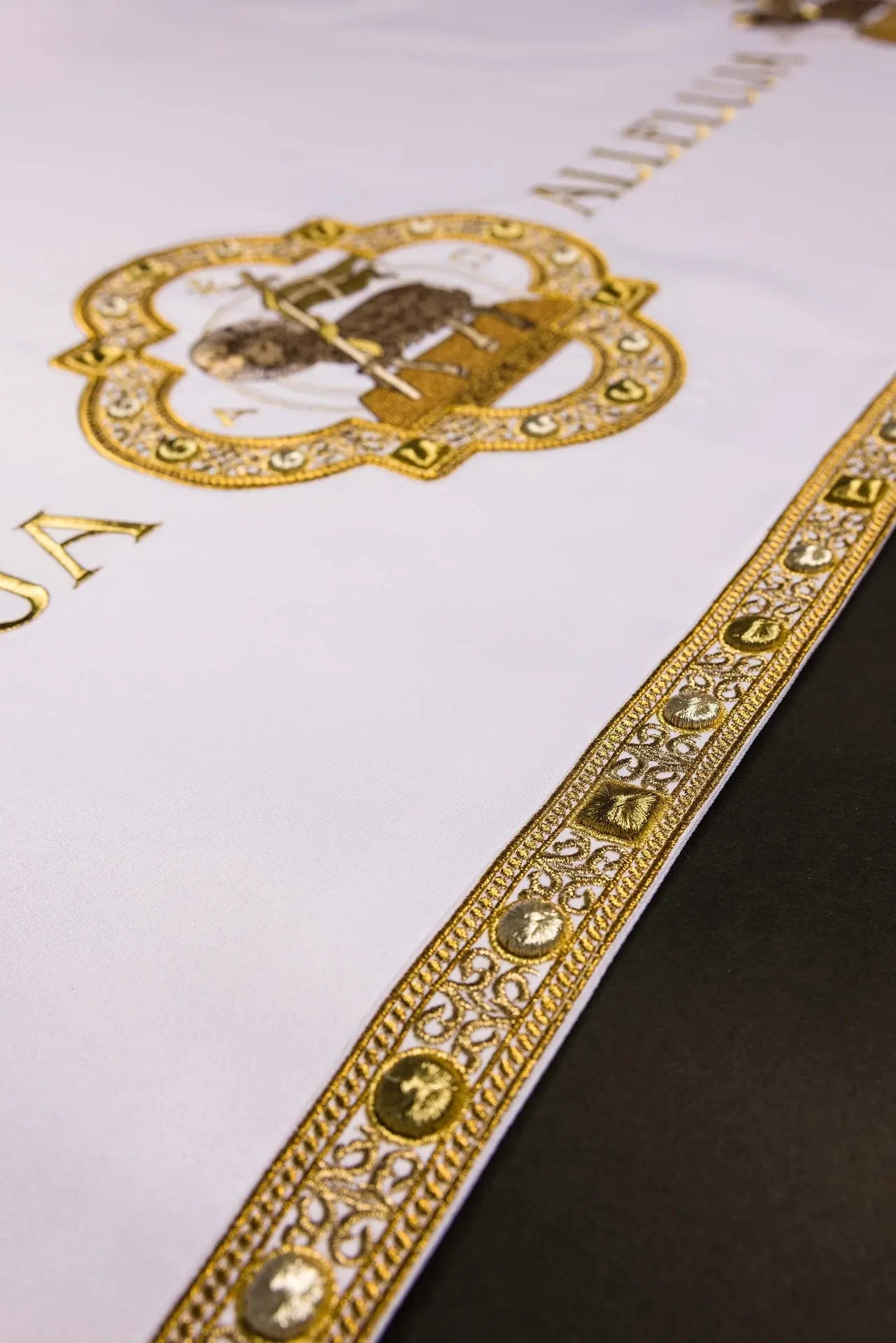 Nappe d'autel de Pâques avec broderie de l'Agneau pascal et Alléluia