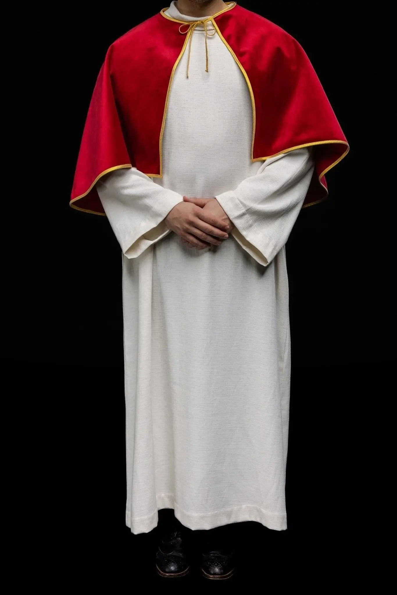 Cape de servant d'autel en velours rouge avec fermeture à nouer