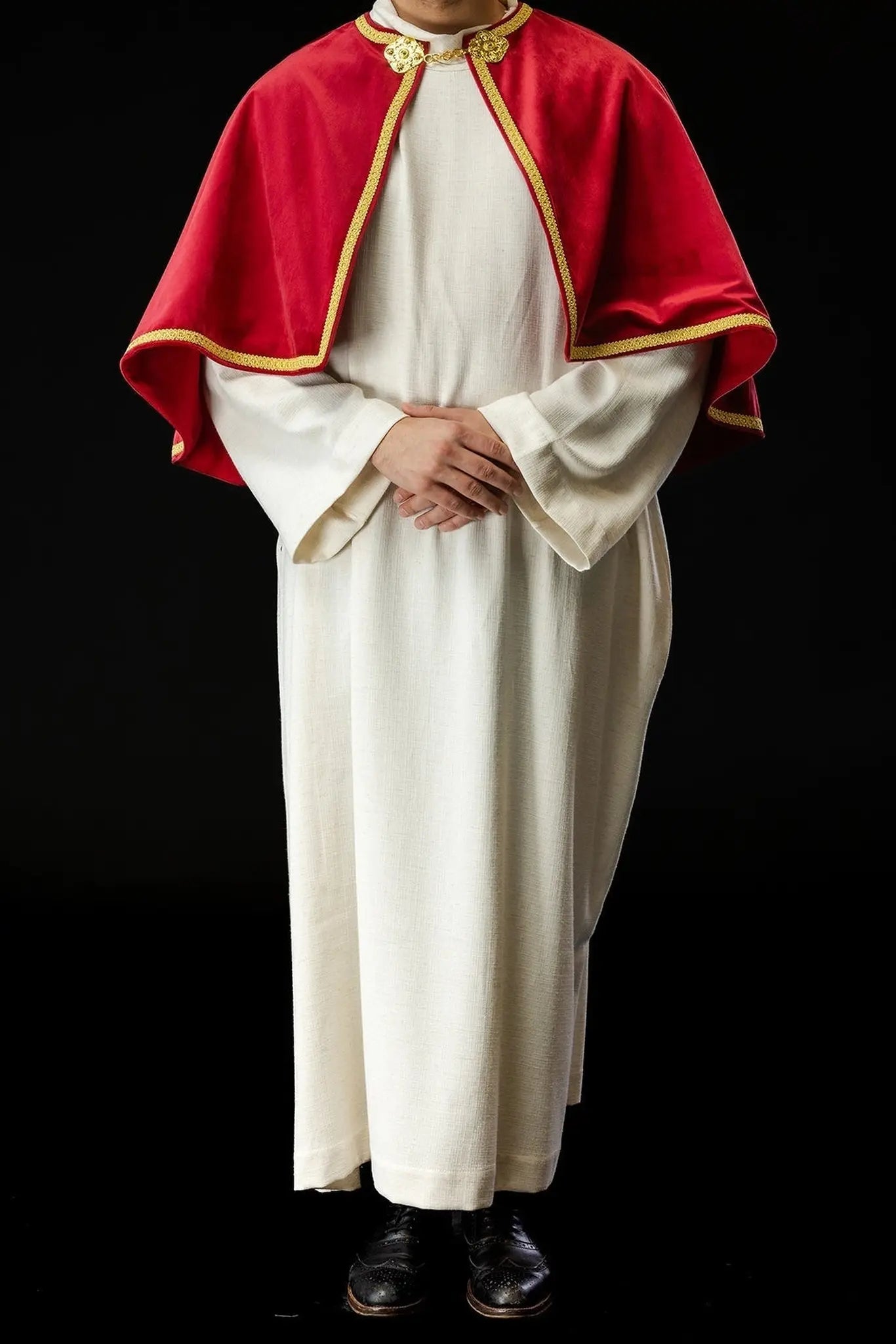 Cape de servant d'autel en velours rouge avec fermeture