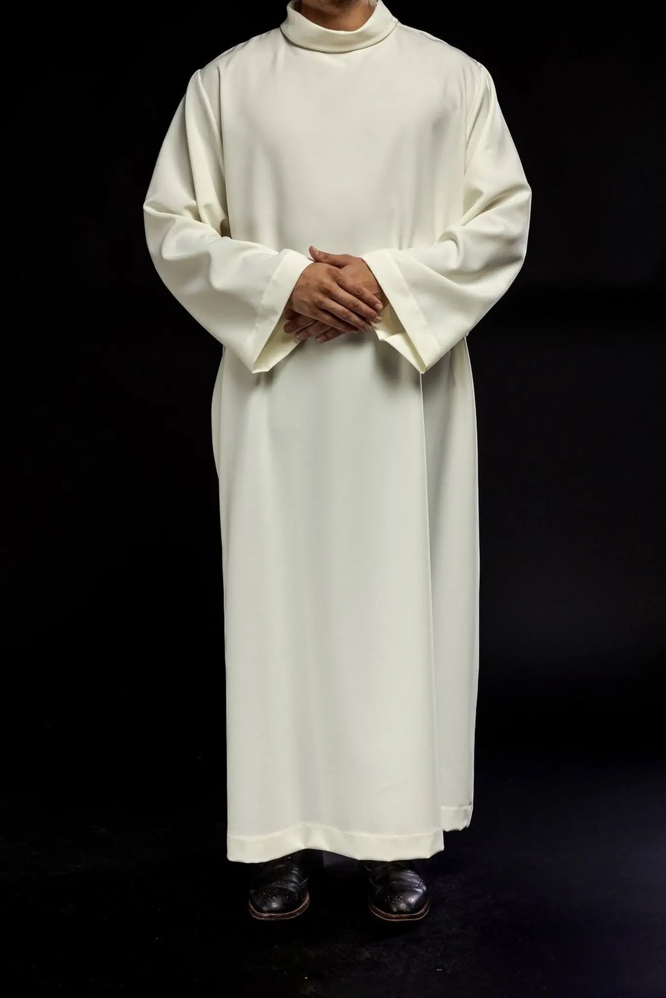 Robe de prêtre unie écrue