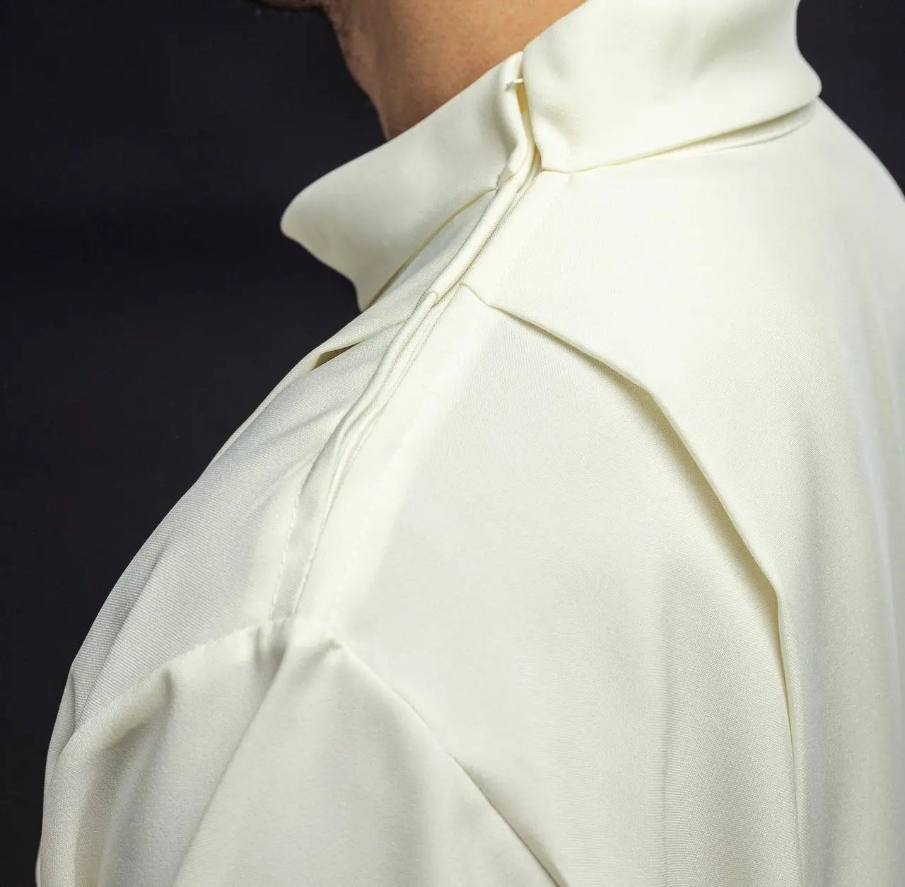 Robe de prêtre à col roulé lisse Écru