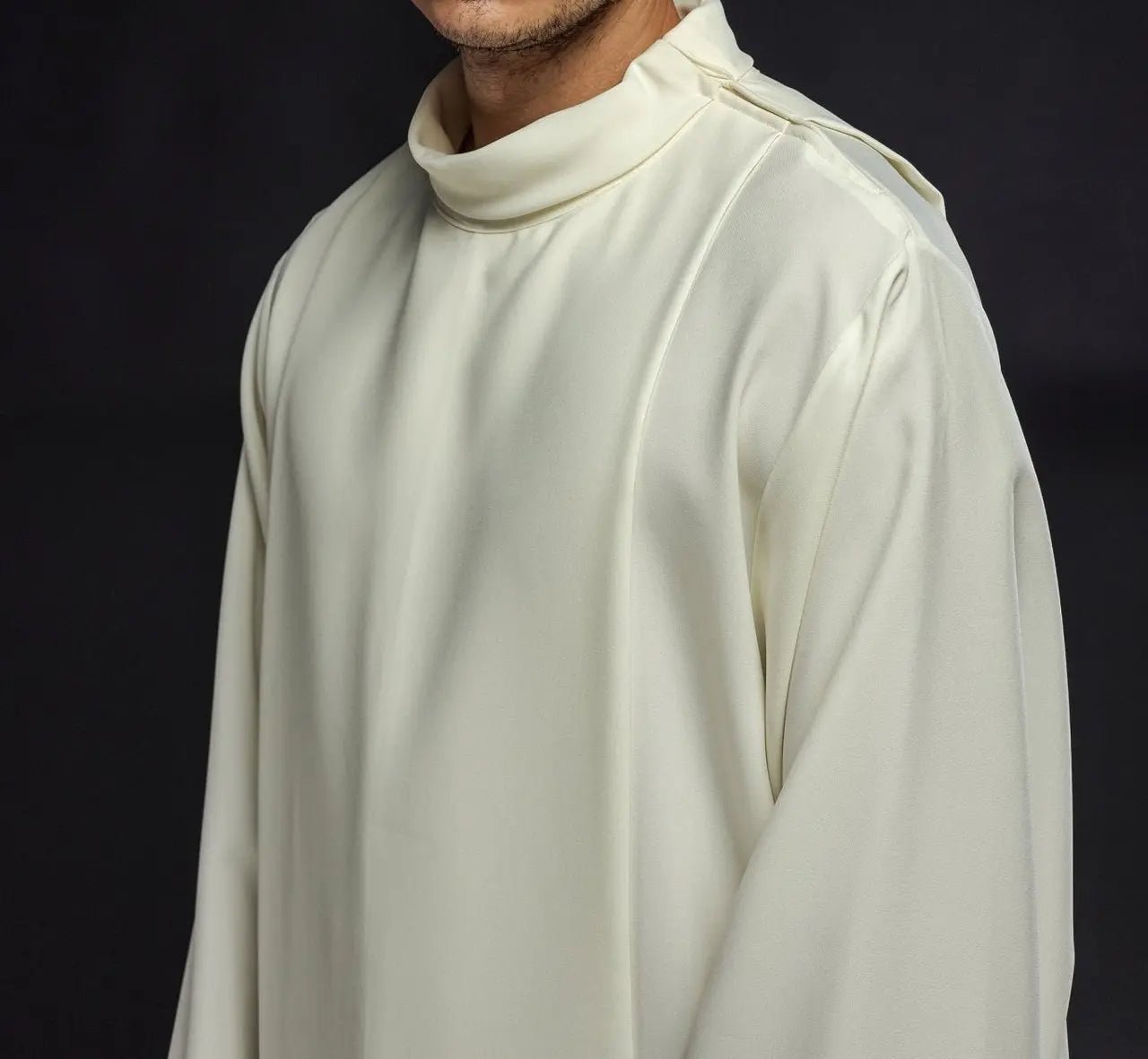 Robe de prêtre à col roulé lisse Écru