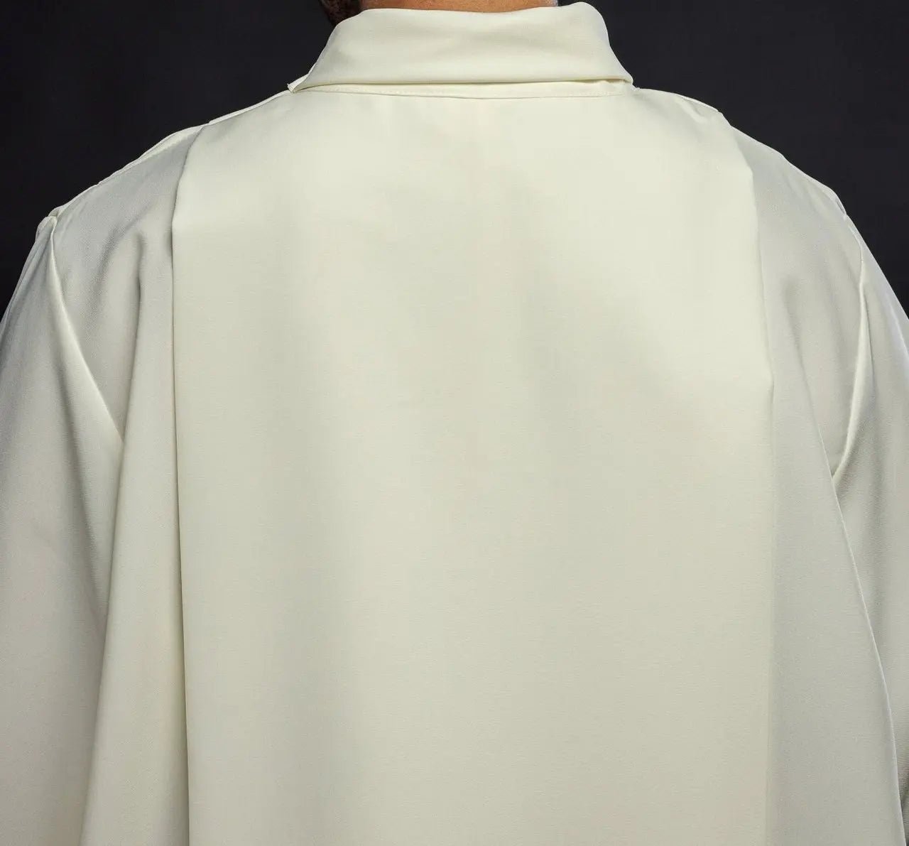 Robe de prêtre à col roulé lisse Écru