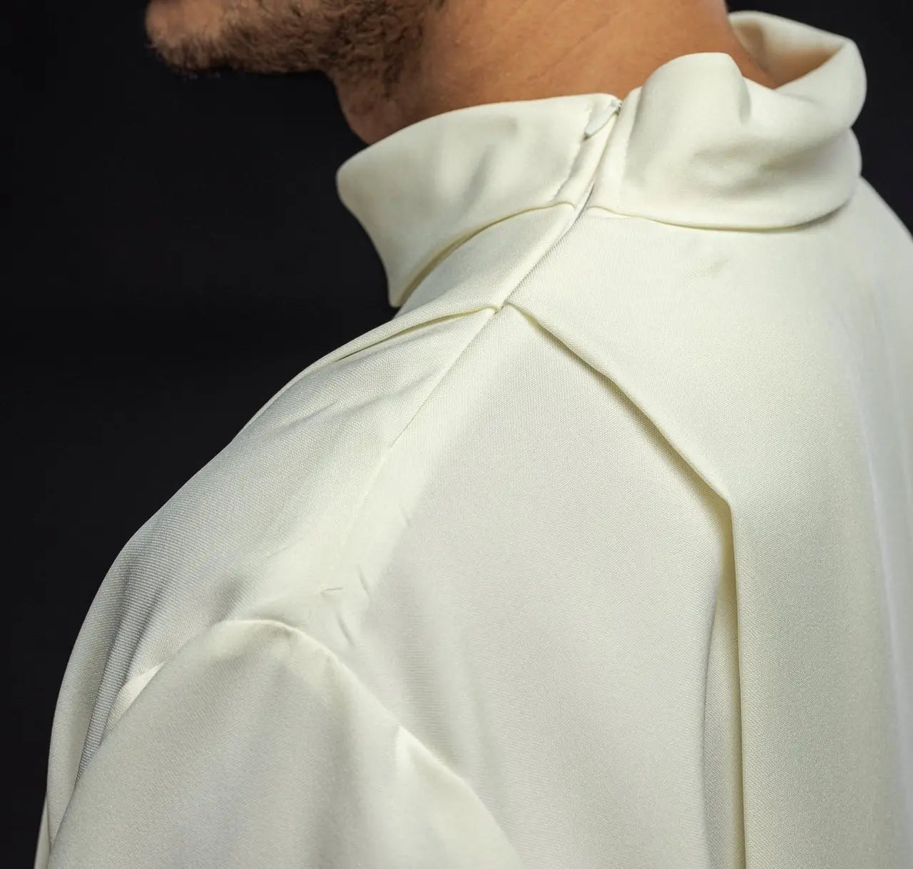 Plain turtlenecked priest's robe Ecru decorative embroidery
