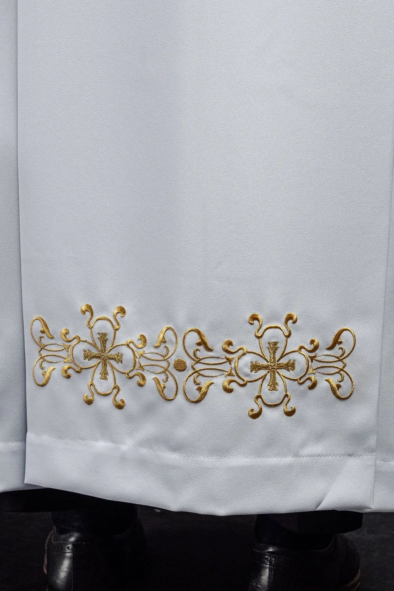 Alba of priest with turtleneck decorated with embroidery white