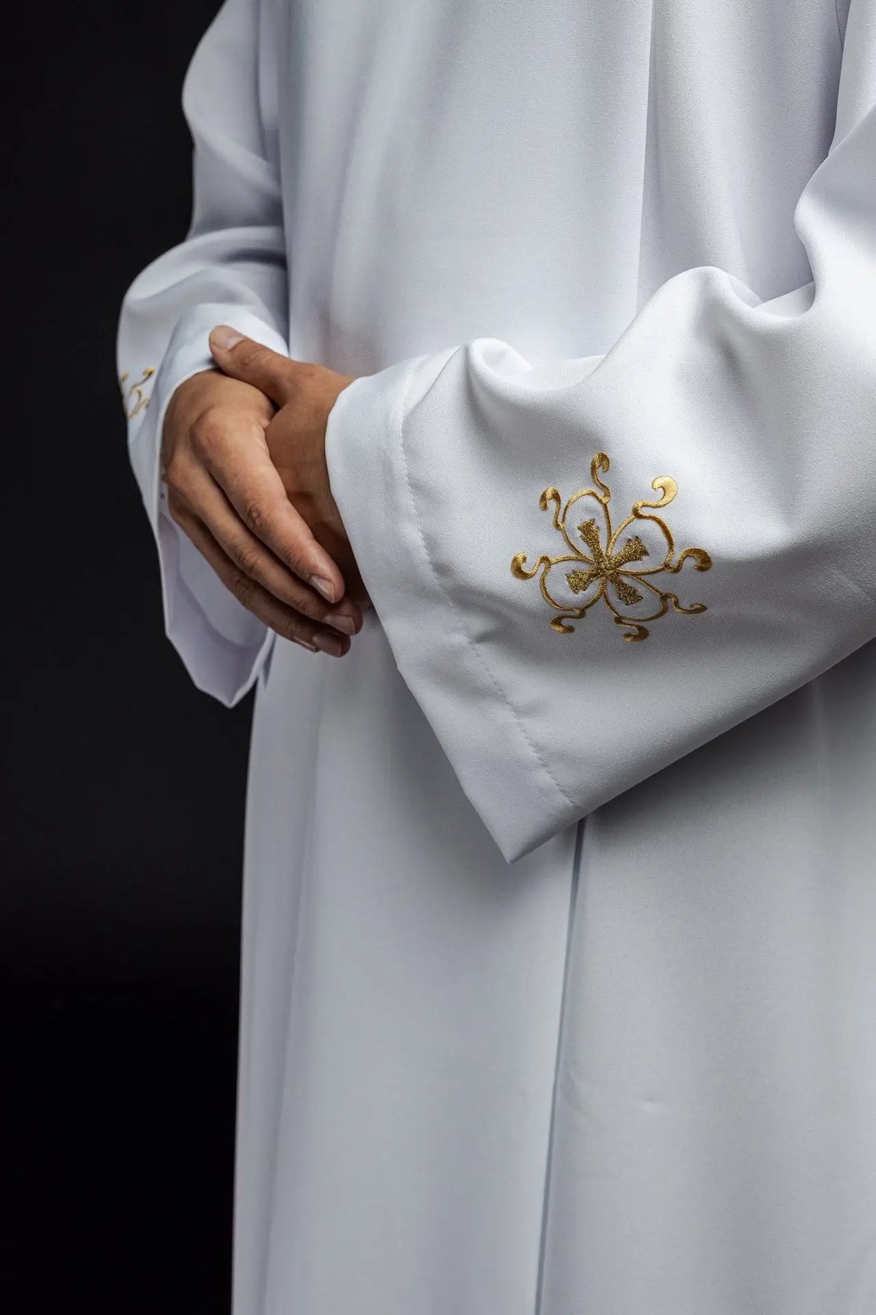 Alba of priest with turtleneck decorated with embroidery white