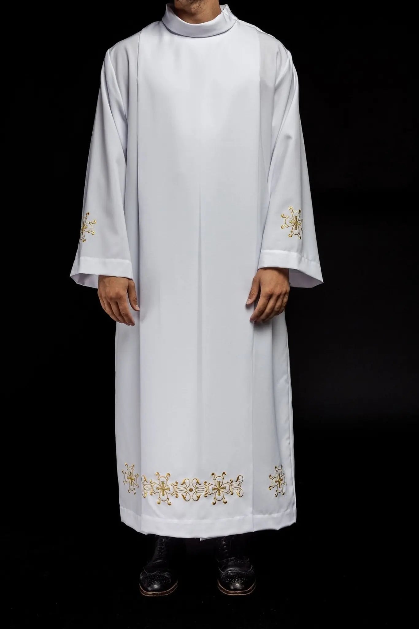Alba of priest with turtleneck decorated with embroidery white