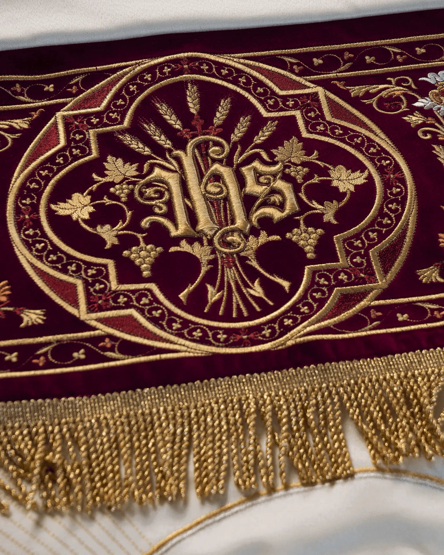 Canopy for 6 spars embroidered on velvet