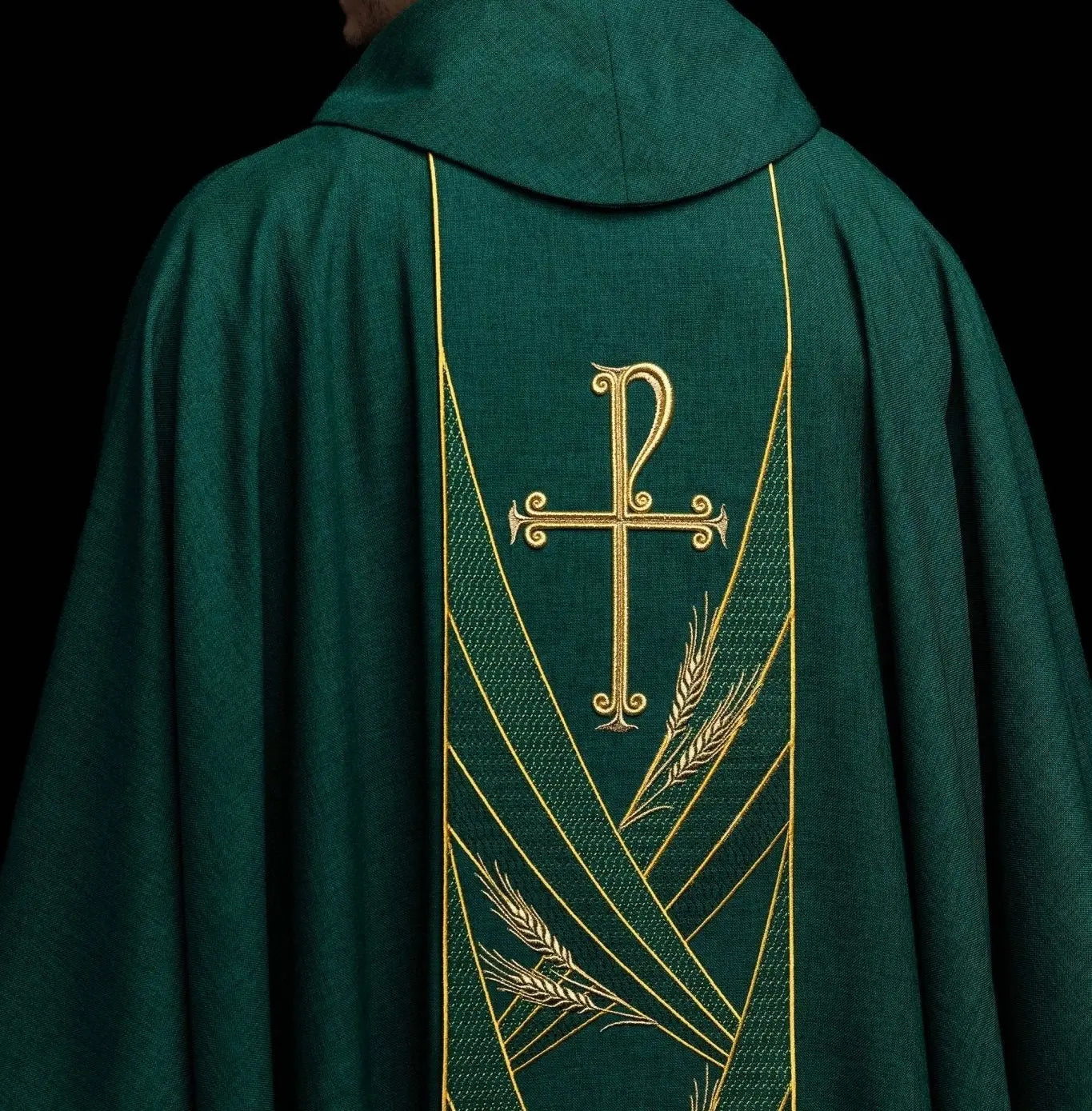 Chasuble verte avec bande PAX brodée
