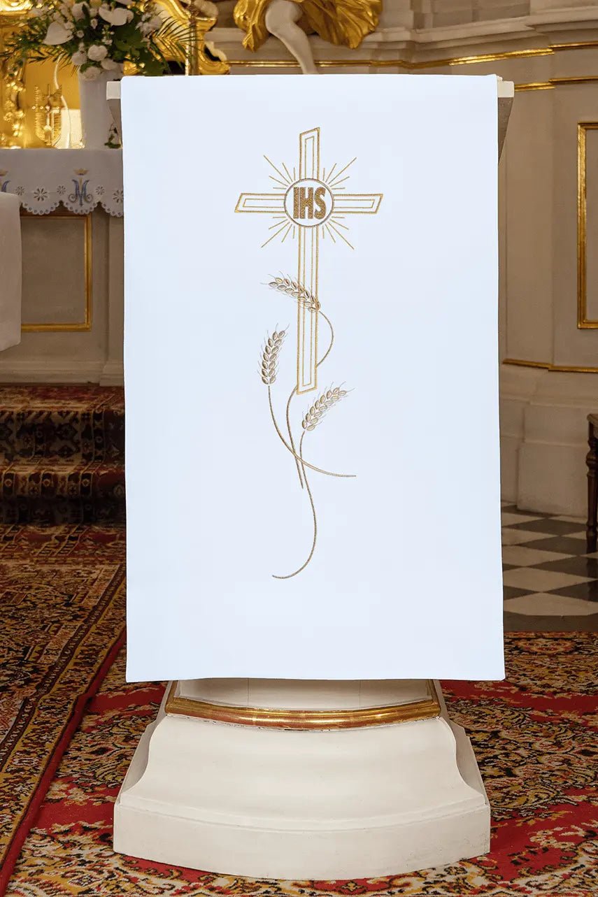 Nappe de lutrin brodée avec croix et motif IHS