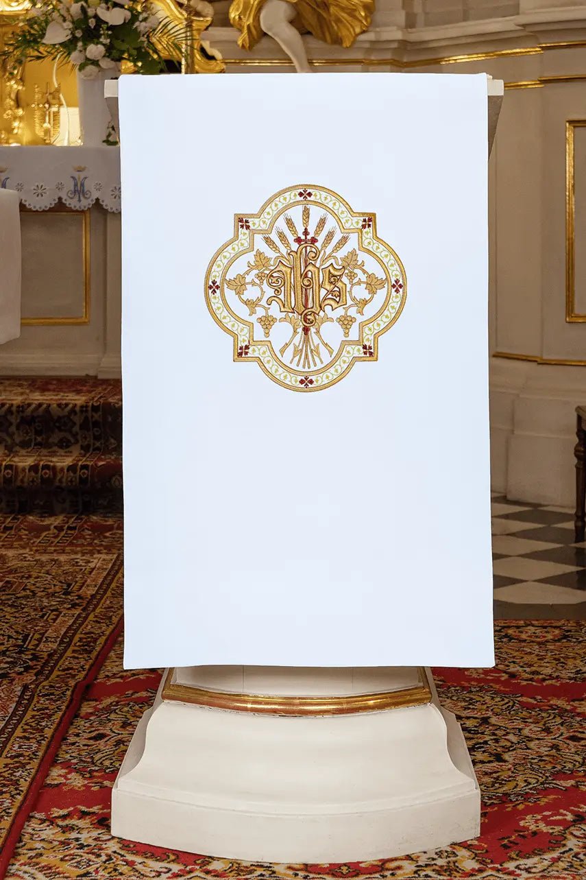 Serviette d'évangéliaire brodée d'or I JHS