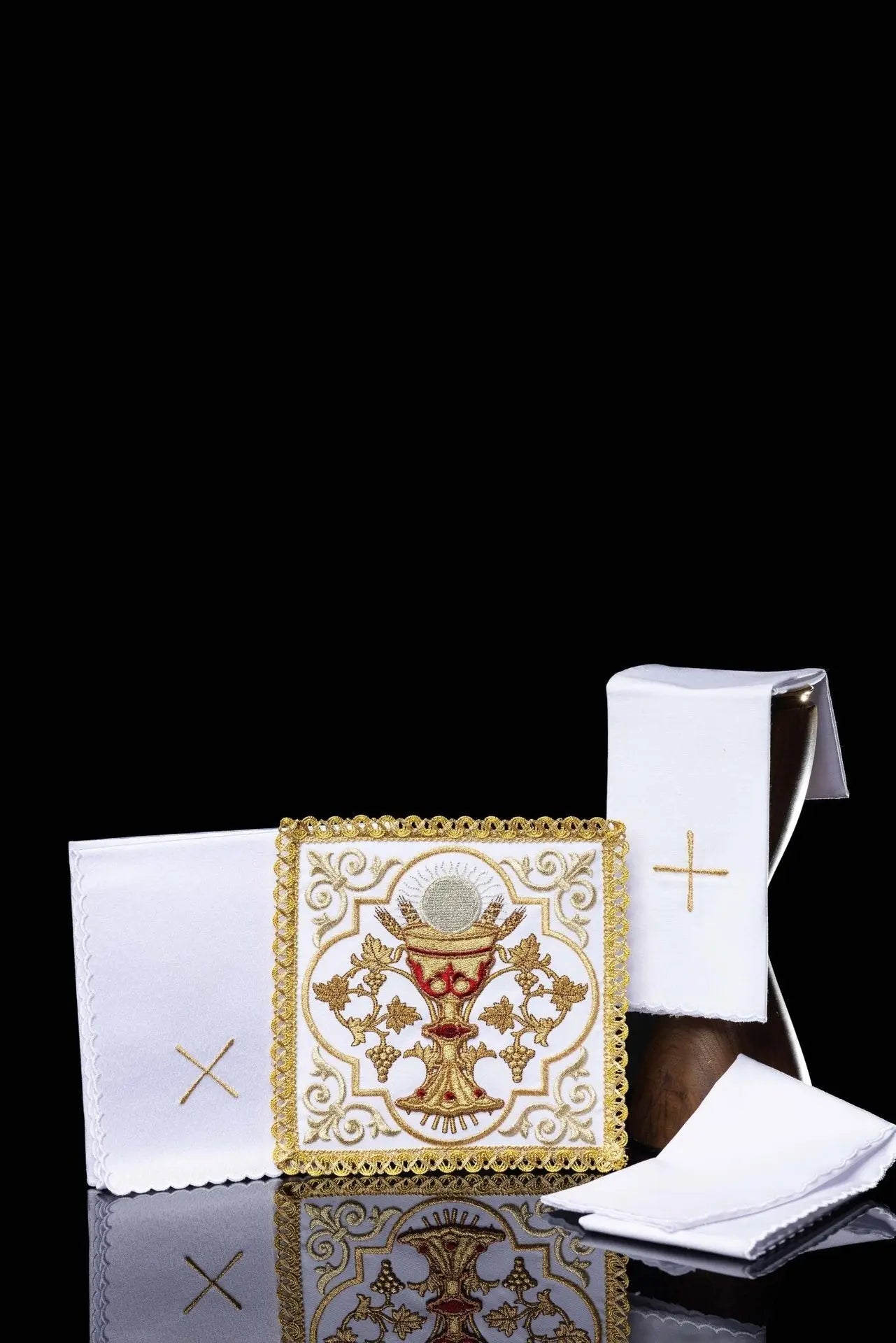 Linge de calice brodé avec le symbole du calice eucharistique