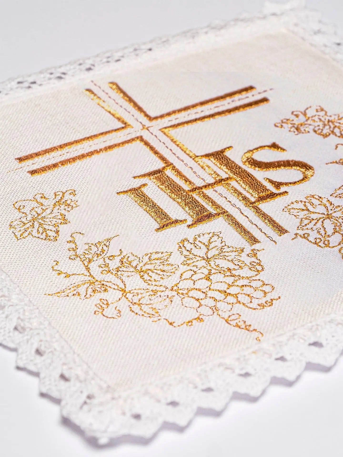 Lin de calice brodé avec croix et IHS