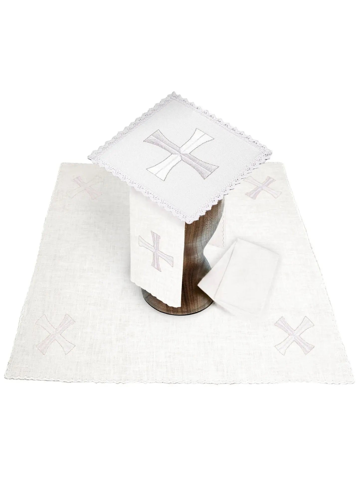 Linge de calice avec délicate broderie de croix